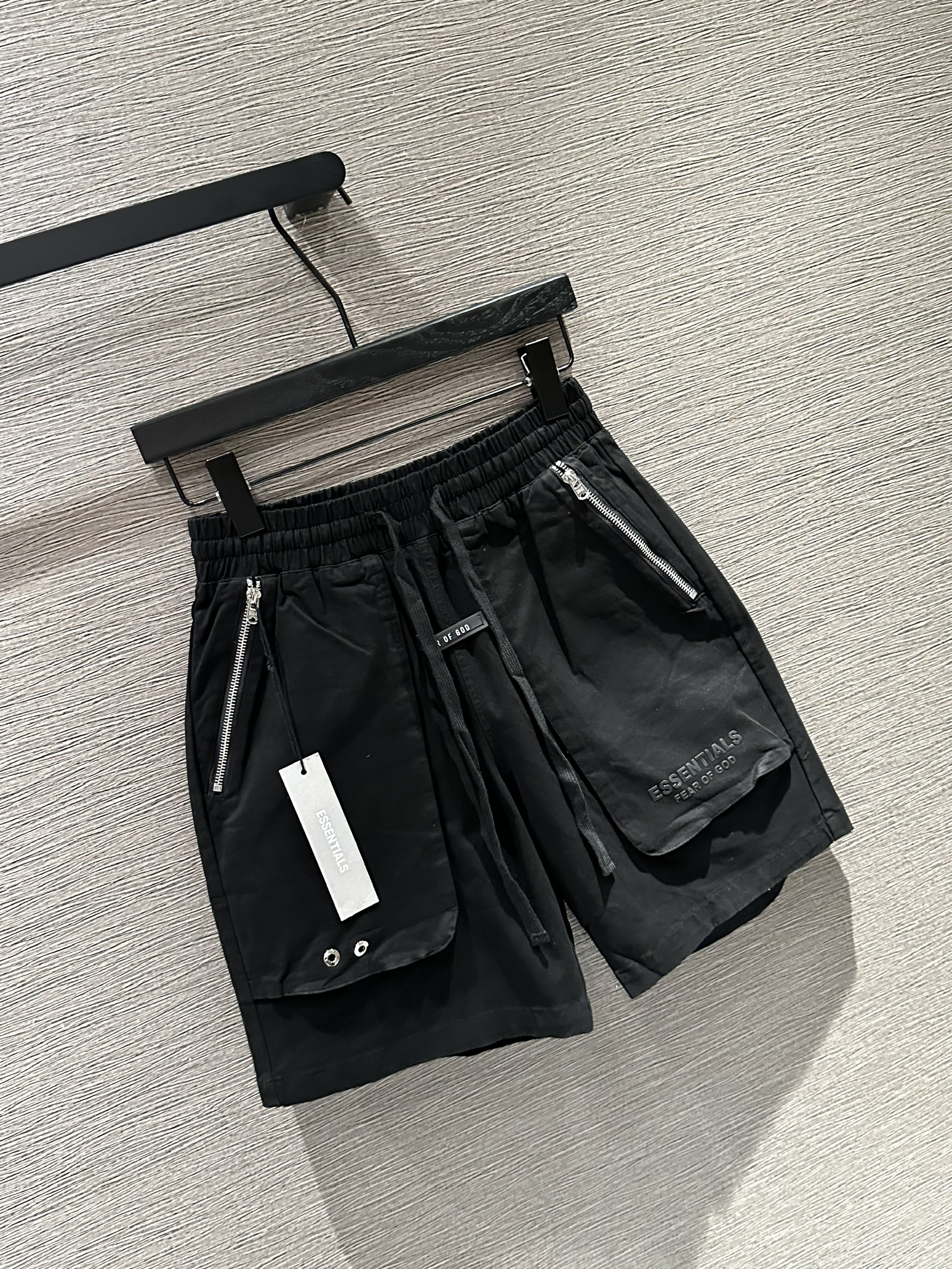 Quần short Essentials Đen túi khóa zip Like Auth 1-1 on web VTN