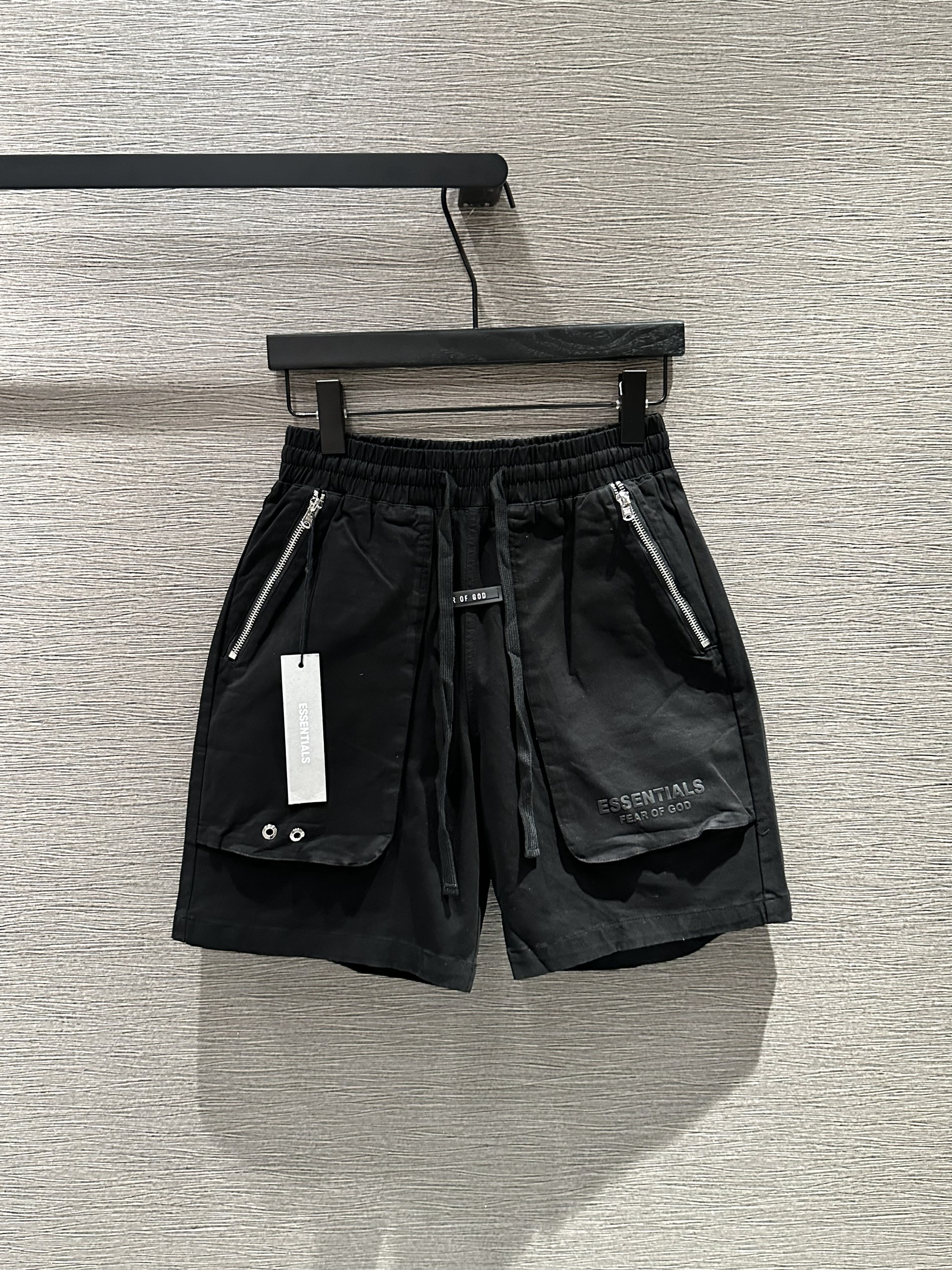 Quần short Essentials Đen túi khóa zip Like Auth 1-1 on web VTN