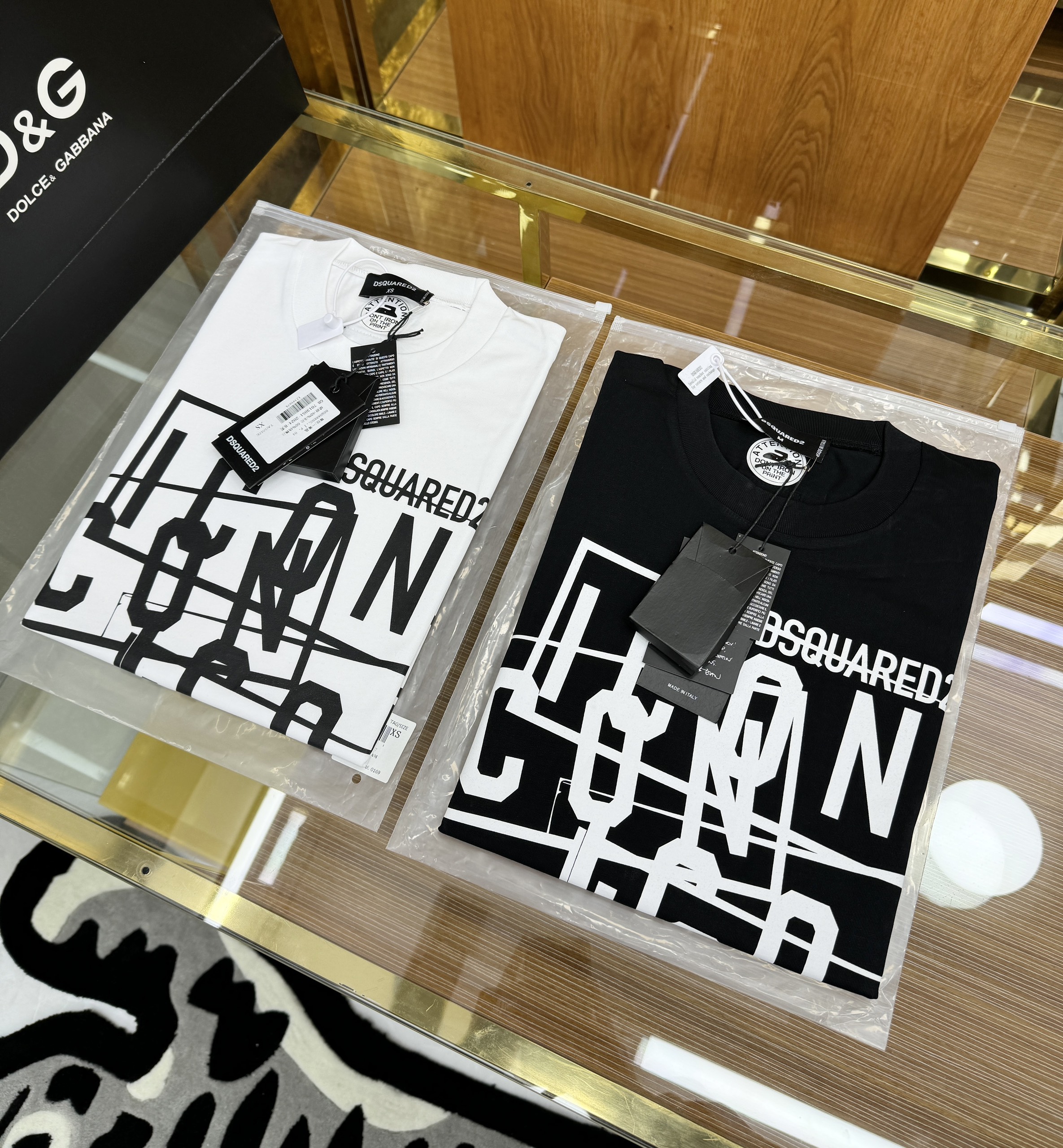 Áo phông T-shirt Dsquared2 DSQ2 họa tiết logo Icon kẻ ô Like Auth on web CD