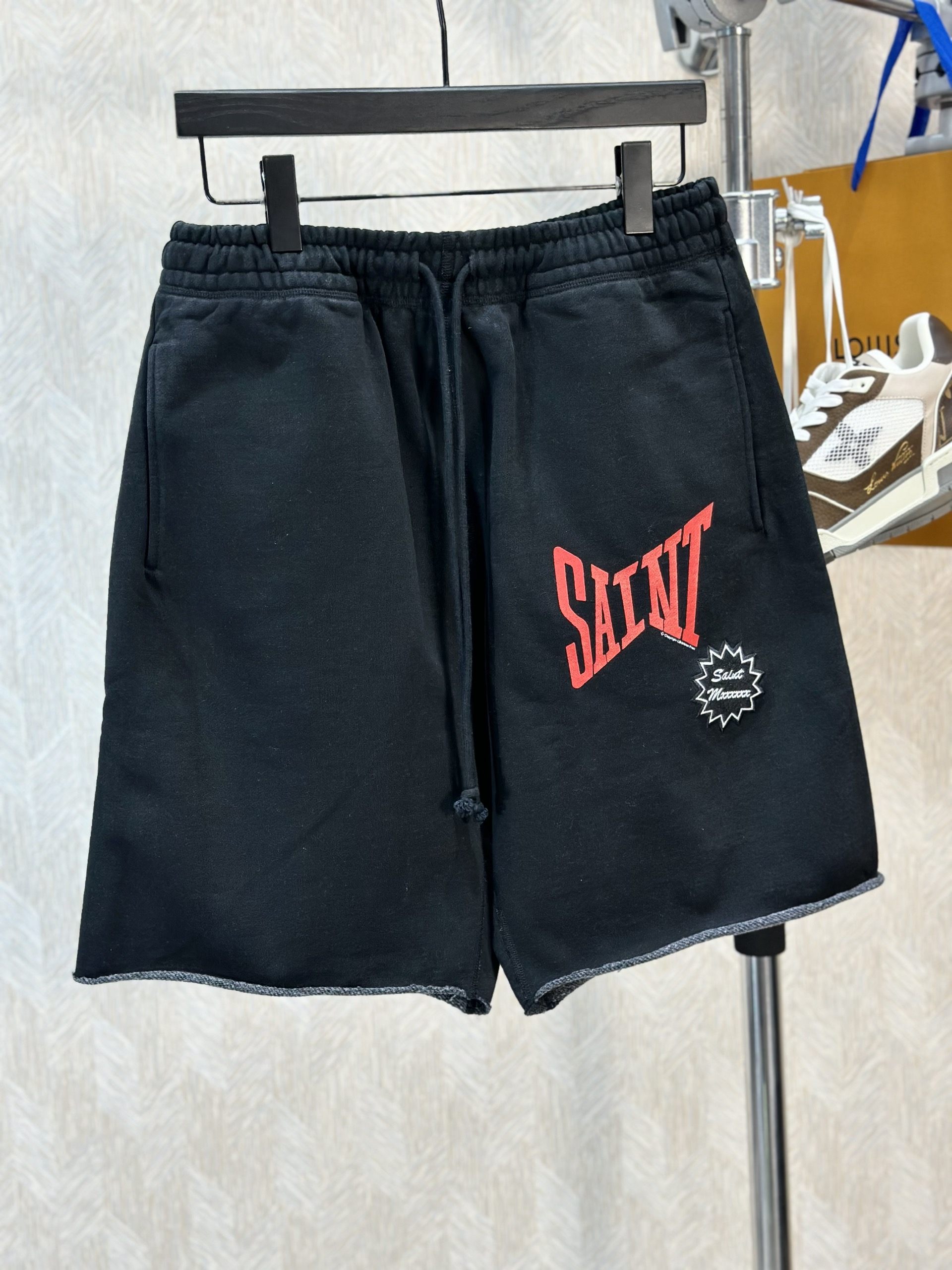 Quần short nỉ Saint Laurent logo chữ Đỏ Like Auth 1-1 on web VTN