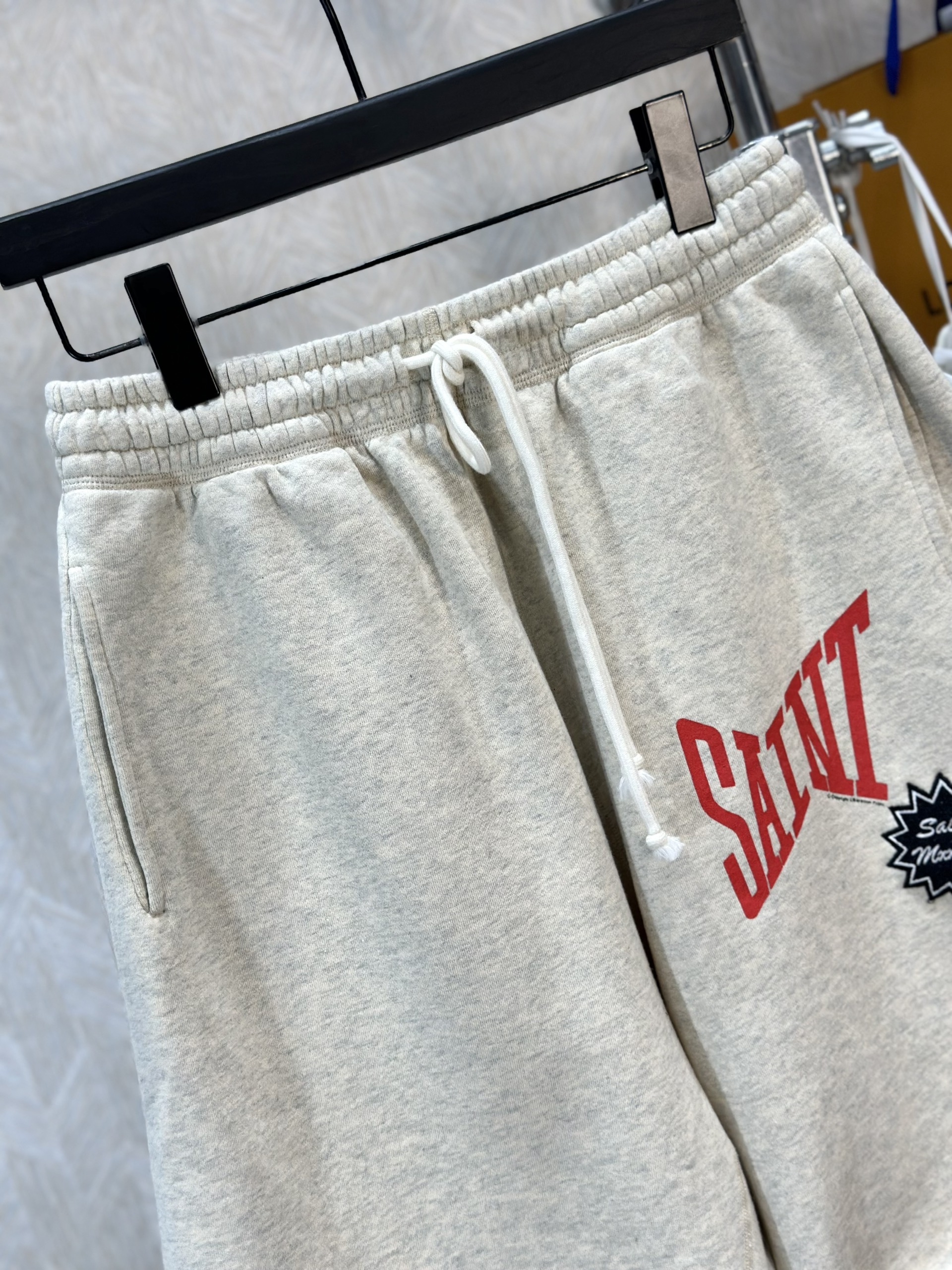 Quần short nỉ Saint Laurent logo chữ Đỏ Like Auth 1-1 on web VTN