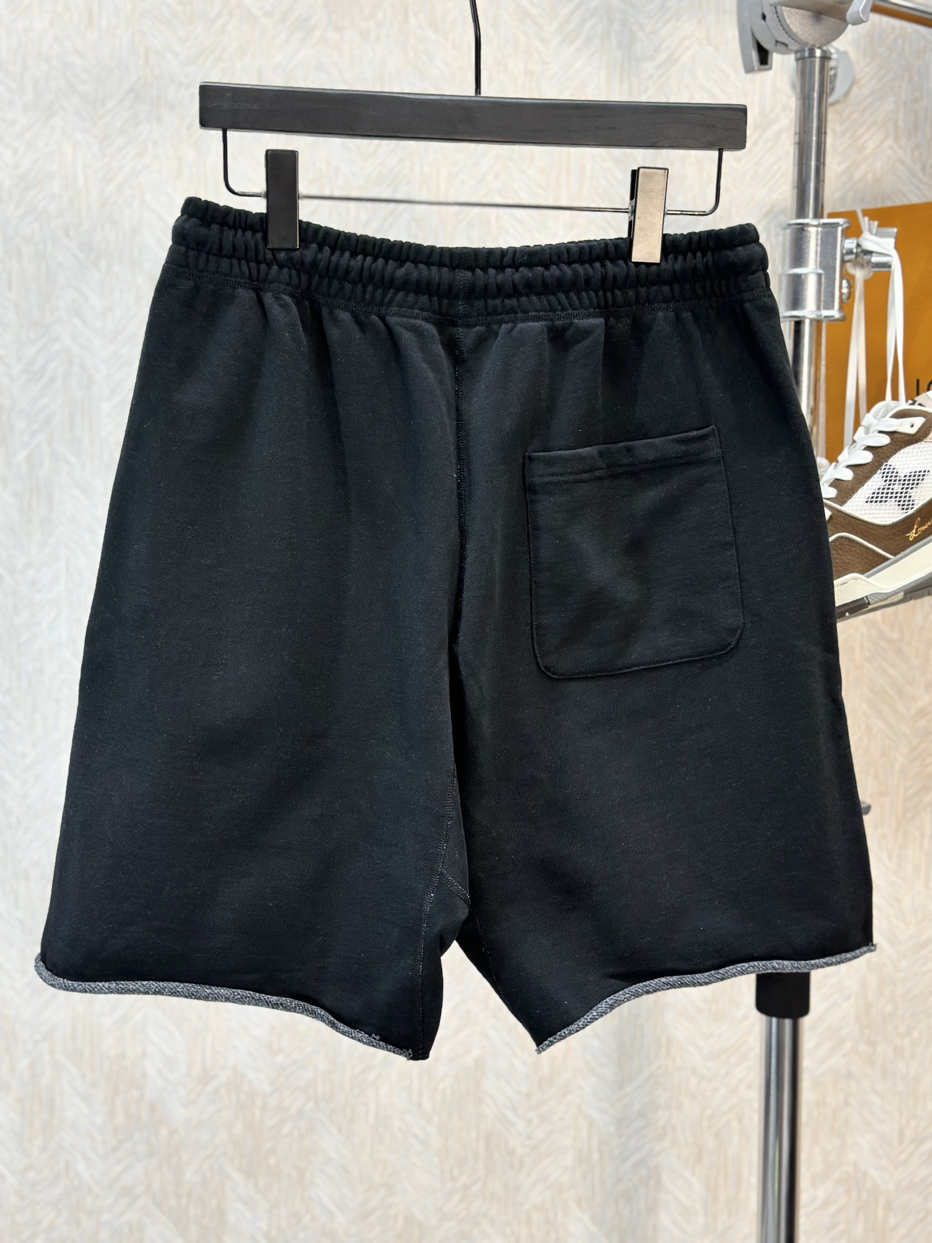Quần short nỉ Saint Laurent logo chữ Đỏ Like Auth 1-1 on web VTN