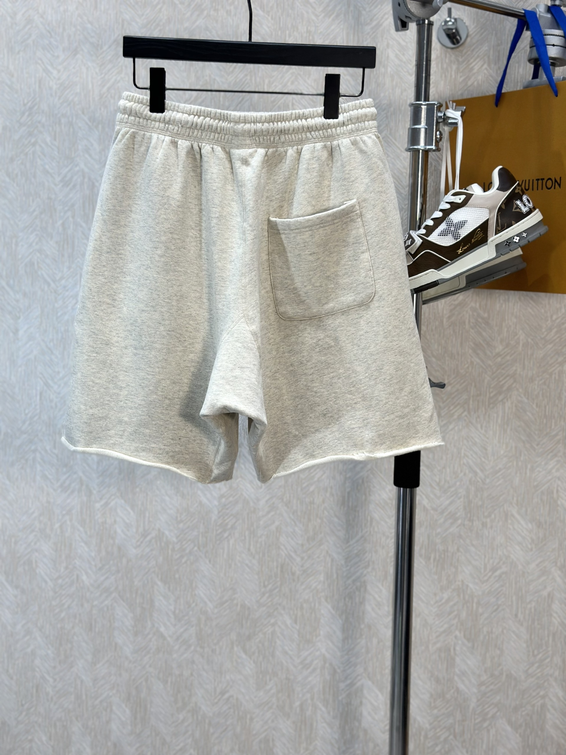 Quần short nỉ Saint Laurent logo chữ Đỏ Like Auth 1-1 on web VTN