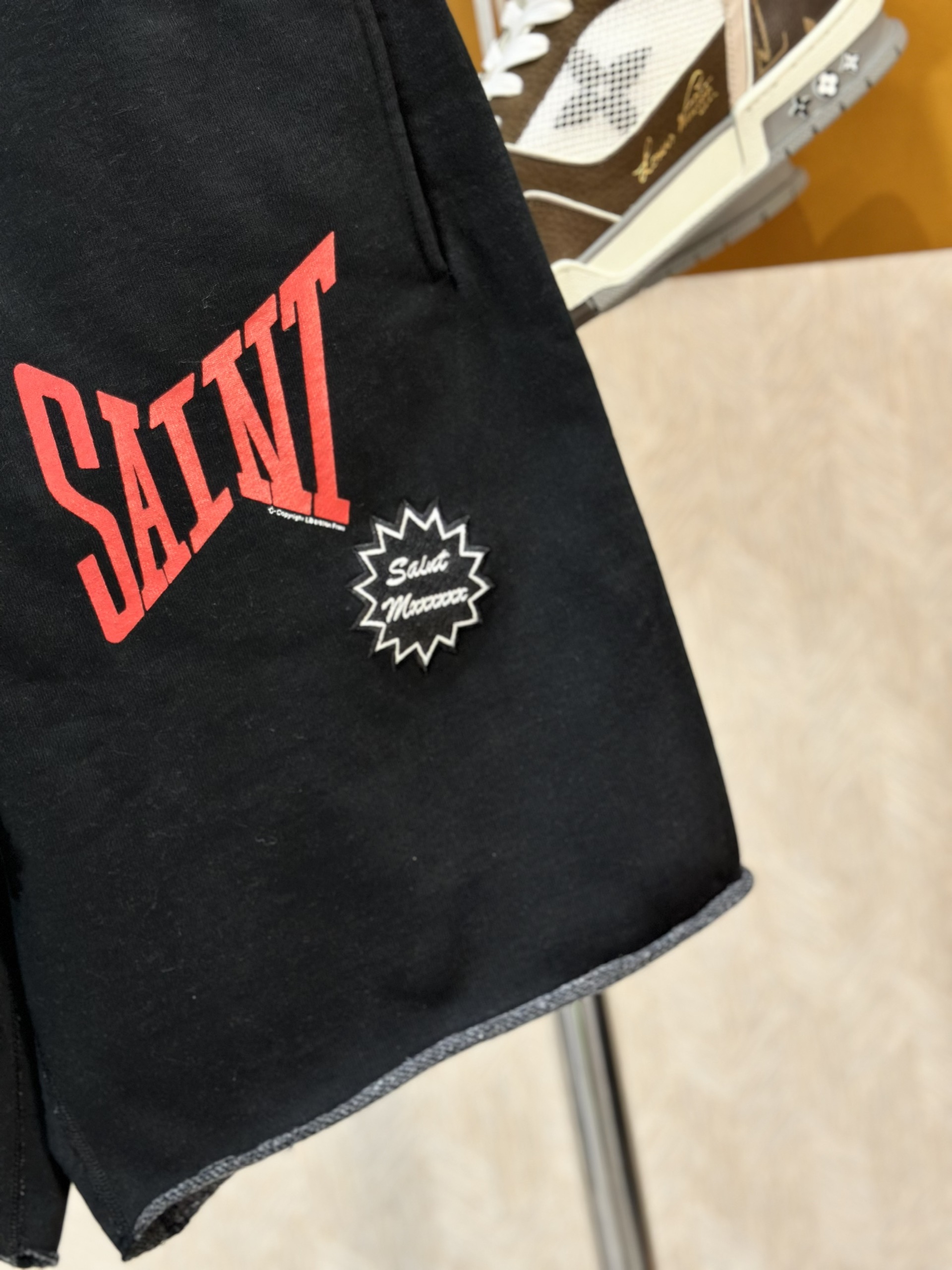 Quần short nỉ Saint Laurent logo chữ Đỏ Like Auth 1-1 on web VTN