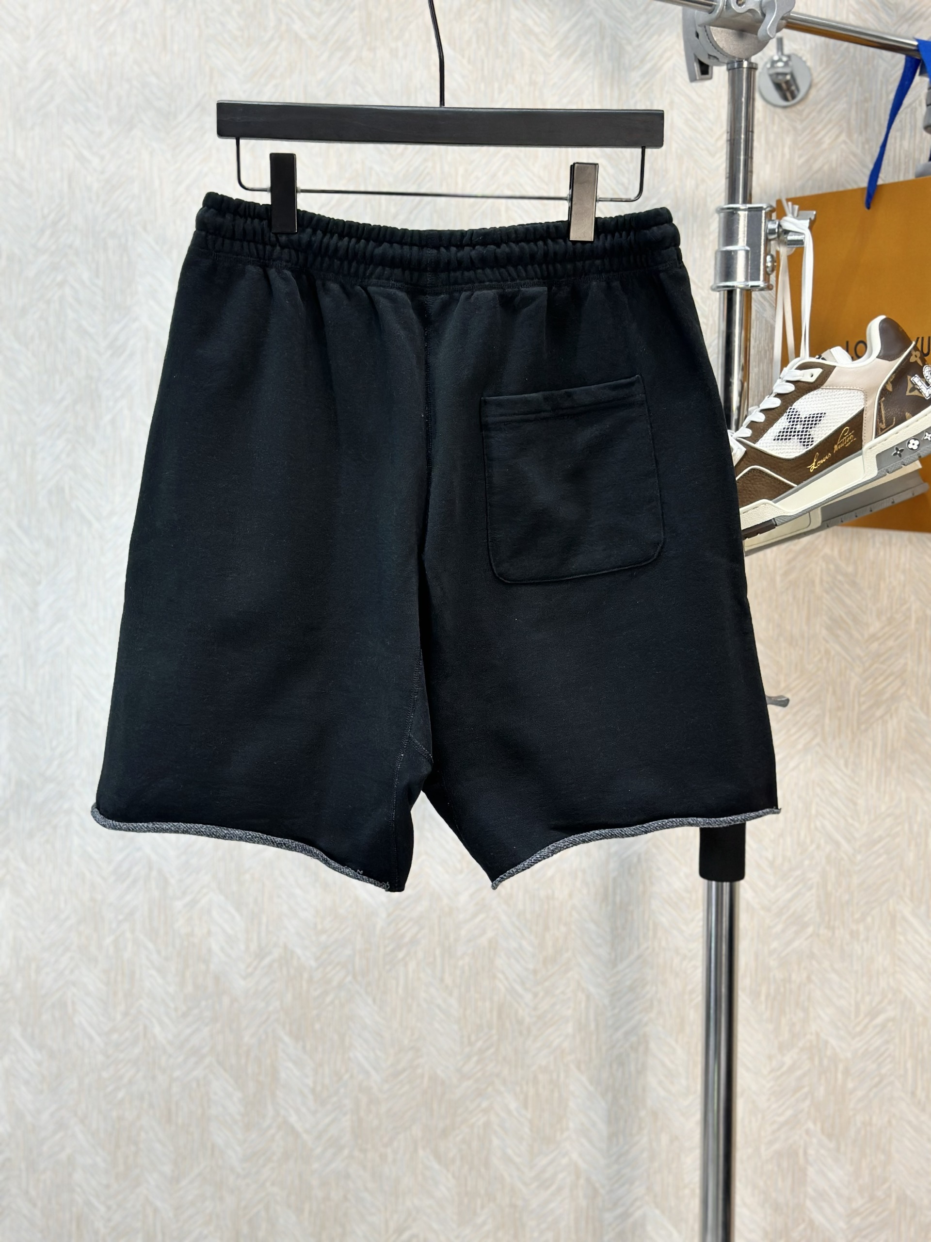 Quần short nỉ Saint Laurent logo chữ Đỏ Like Auth 1-1 on web VTN