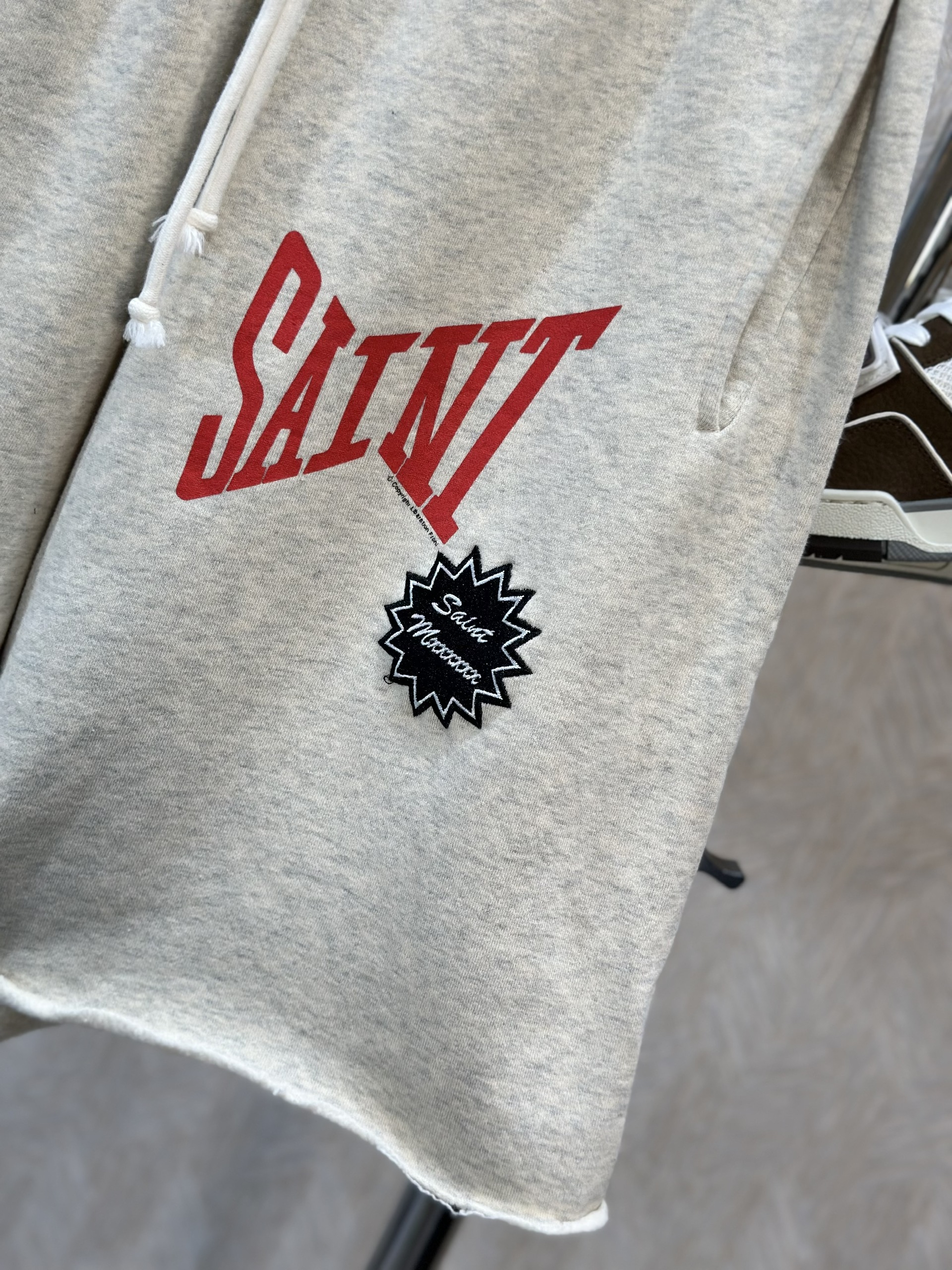 Quần short nỉ Saint Laurent logo chữ Đỏ Like Auth 1-1 on web VTN