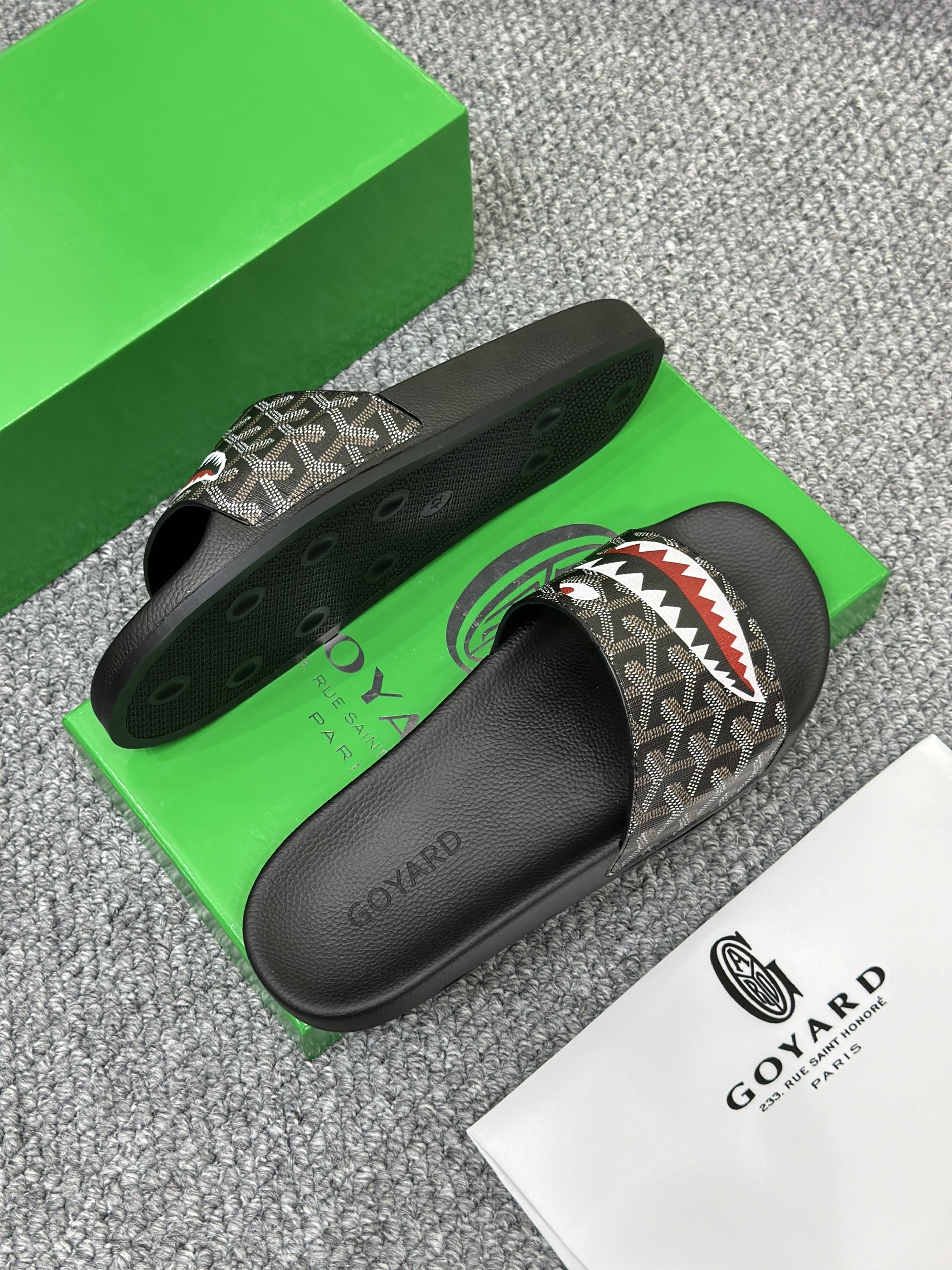 Dép lê quai ngang Goyard Đen họa tiết răng cá mập Like Auth on web fullbox bill thẻ VTN