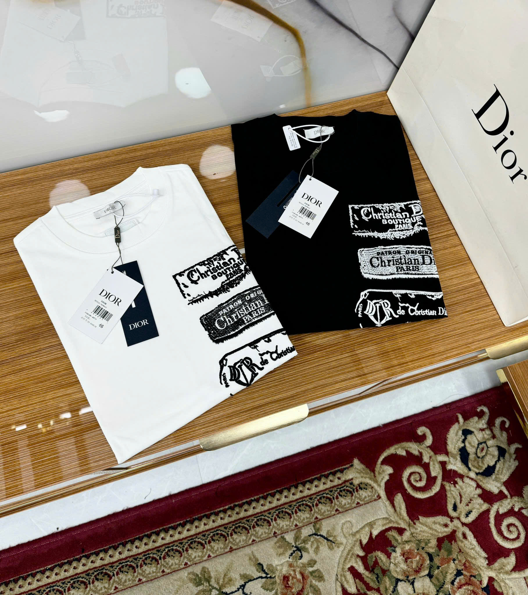Áo phông T-shirt Dior CD họa tiết tag thêu ngực Like Auth on web CD