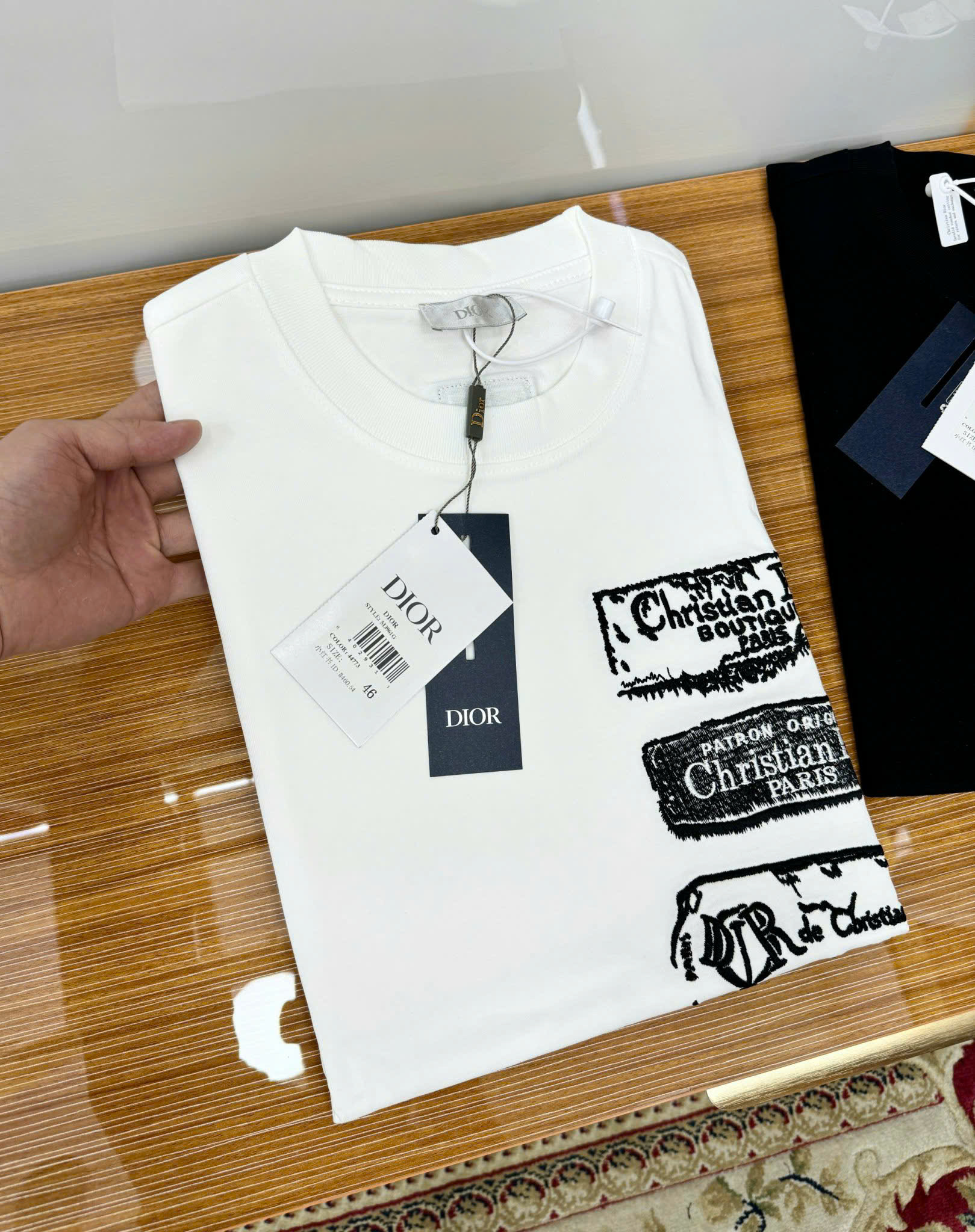 Áo phông T-shirt Dior CD họa tiết tag thêu ngực Like Auth on web CD