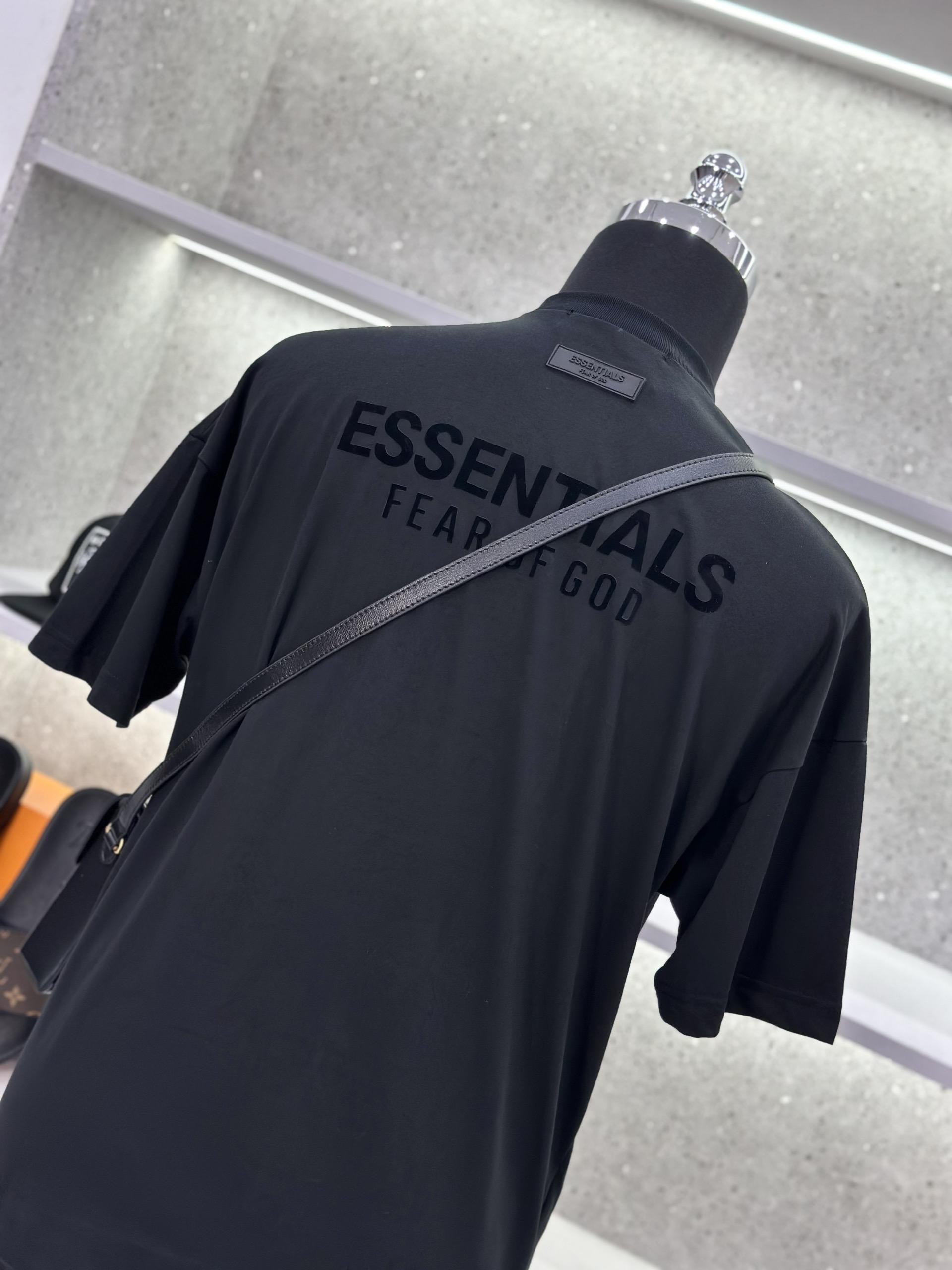 Bộ, Set hè Essentials Đen logo chữ nổi Like Auth on web VTN