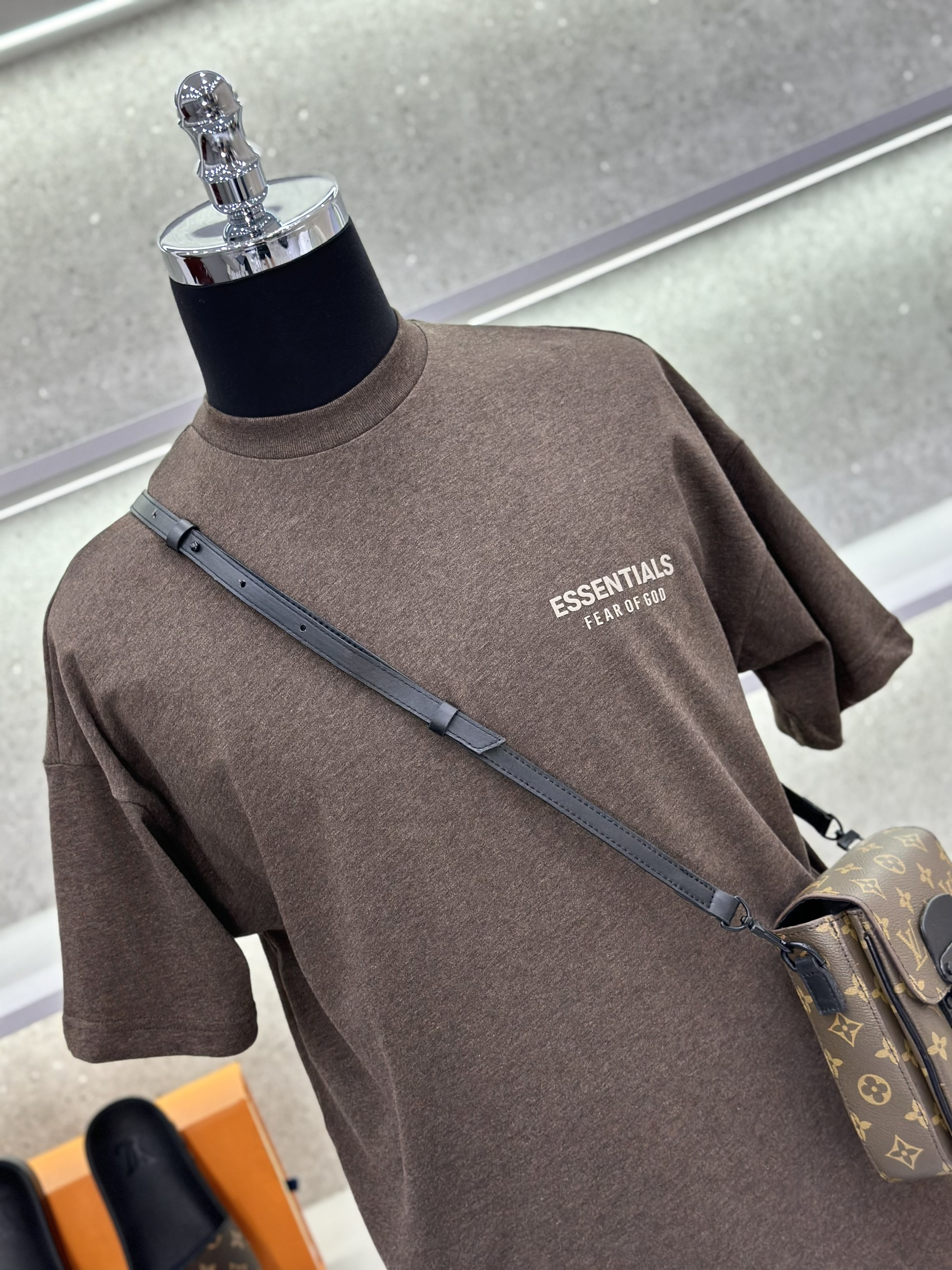 Bộ, Set hè Essentials Nâu logo chữ nổi Like Auth on web VTN