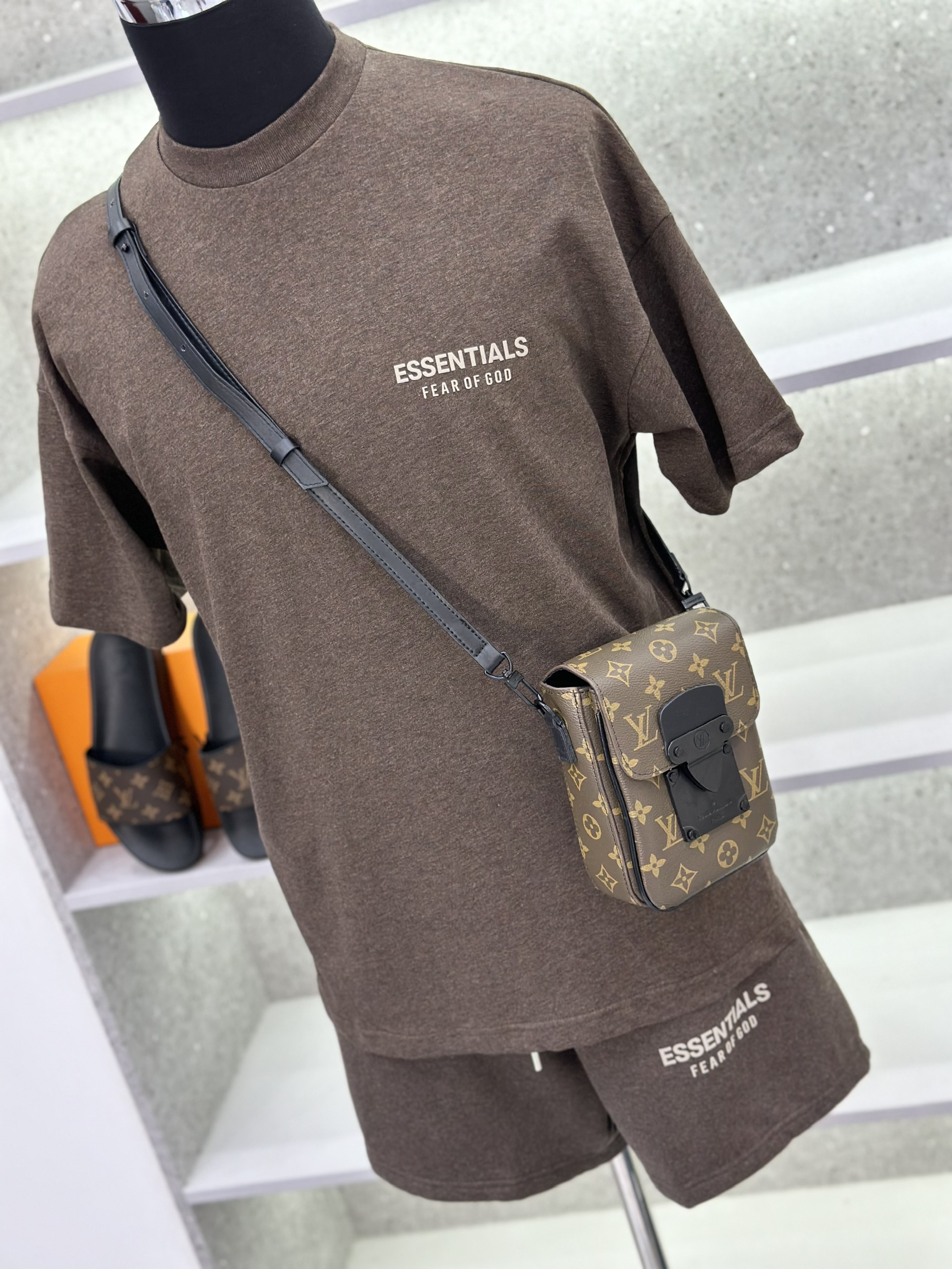 Bộ, Set hè Essentials Nâu logo chữ nổi Like Auth on web VTN