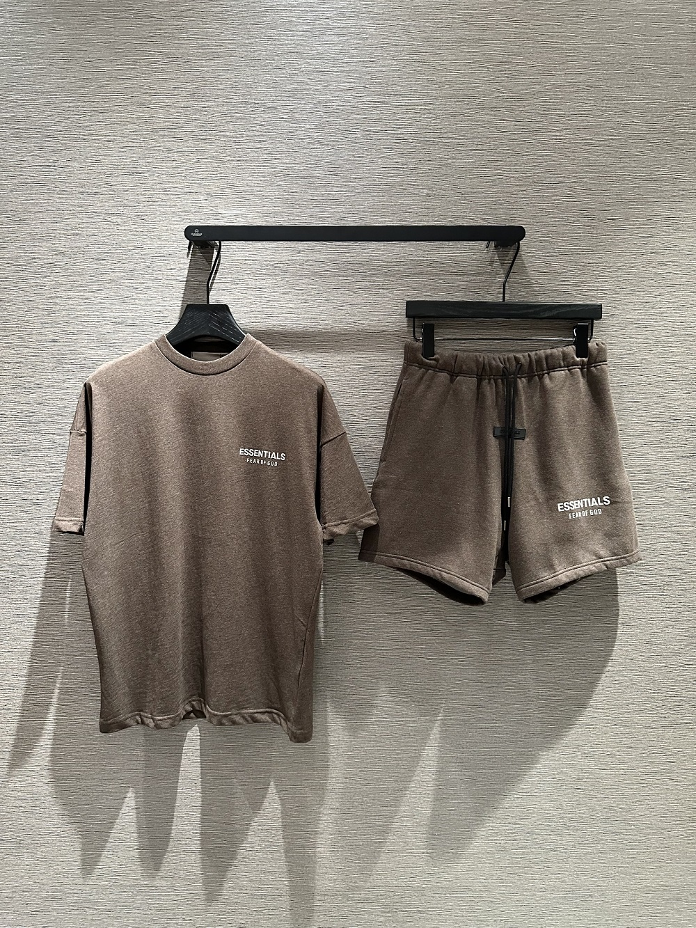 Bộ, Set hè Essentials Nâu logo chữ nổi Like Auth on web VTN