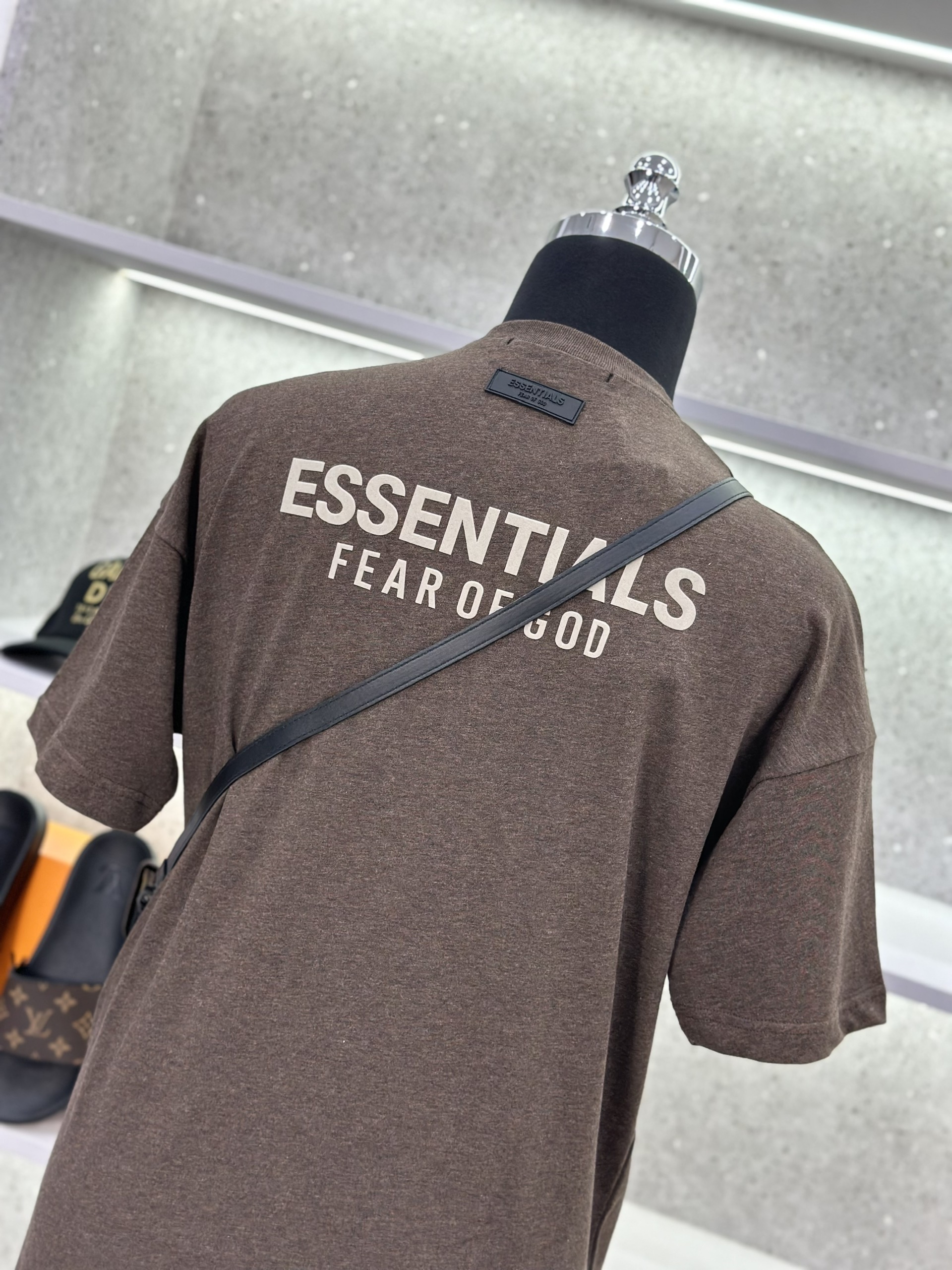 Bộ, Set hè Essentials Nâu logo chữ nổi Like Auth on web VTN