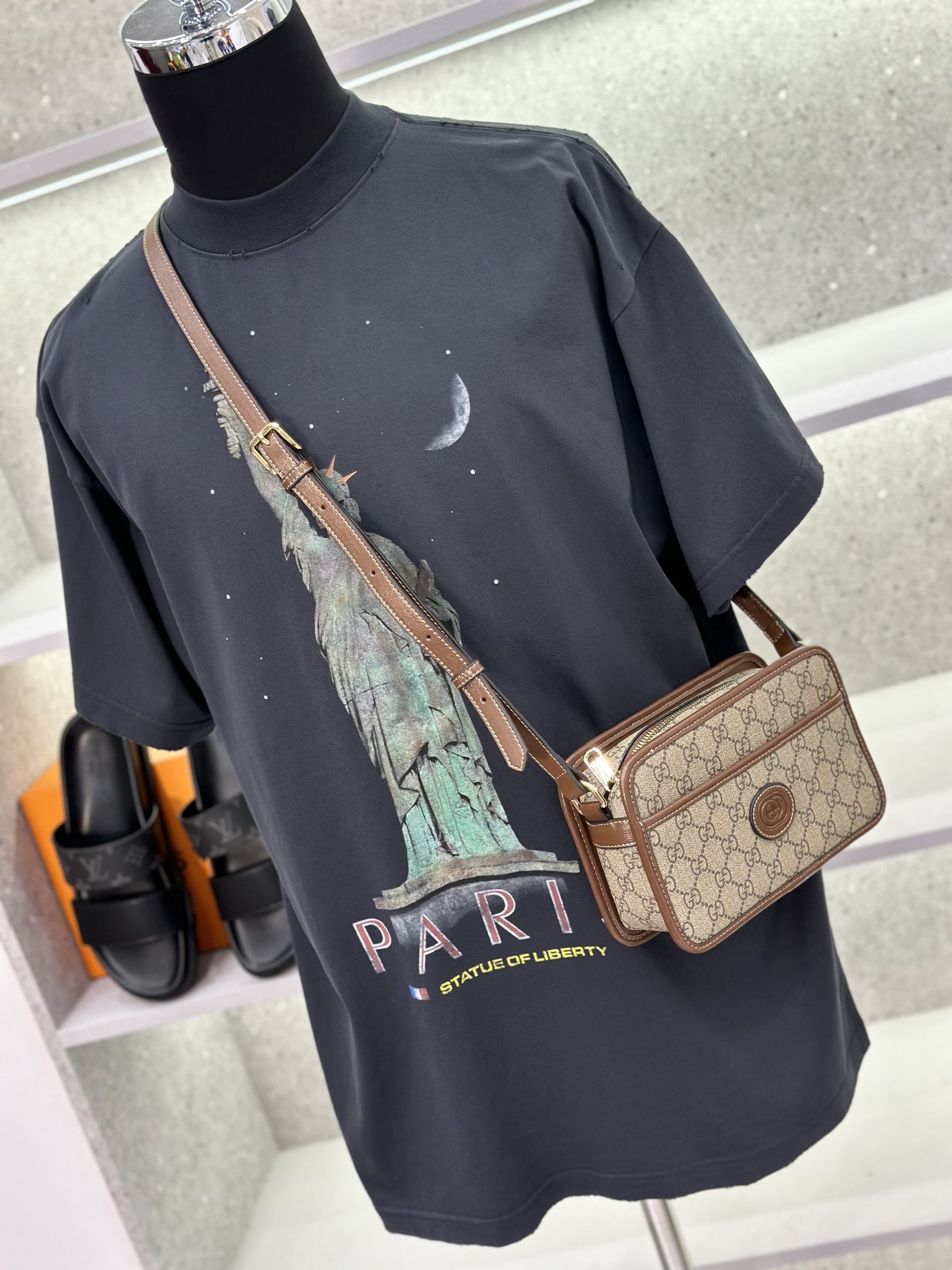 Áo phông T-shirt Balenciaga BB Xám họa tiết nữ thần tự do Like Auth on web VTN