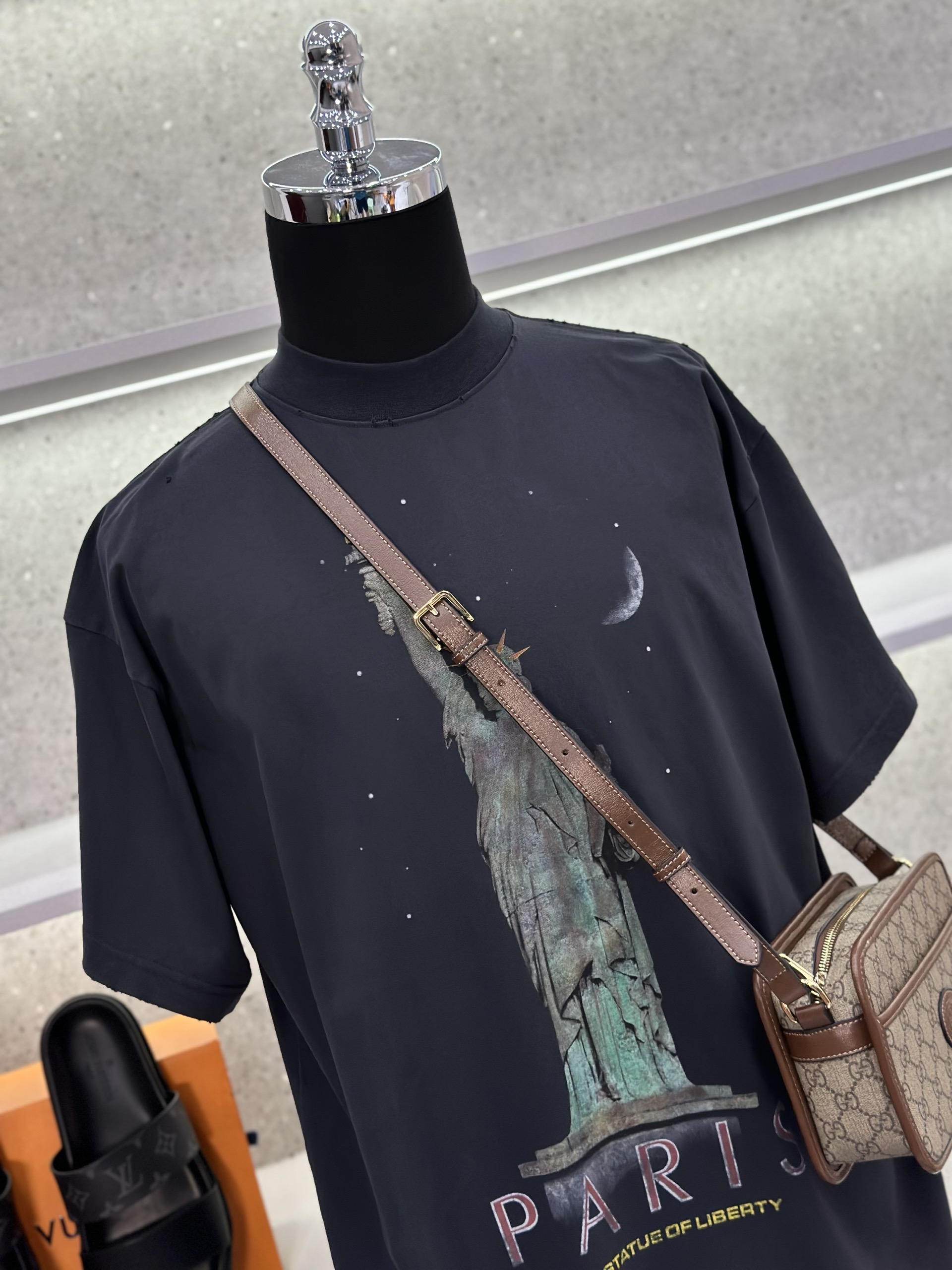 Áo phông T-shirt Balenciaga BB Xám họa tiết nữ thần tự do Like Auth on web VTN