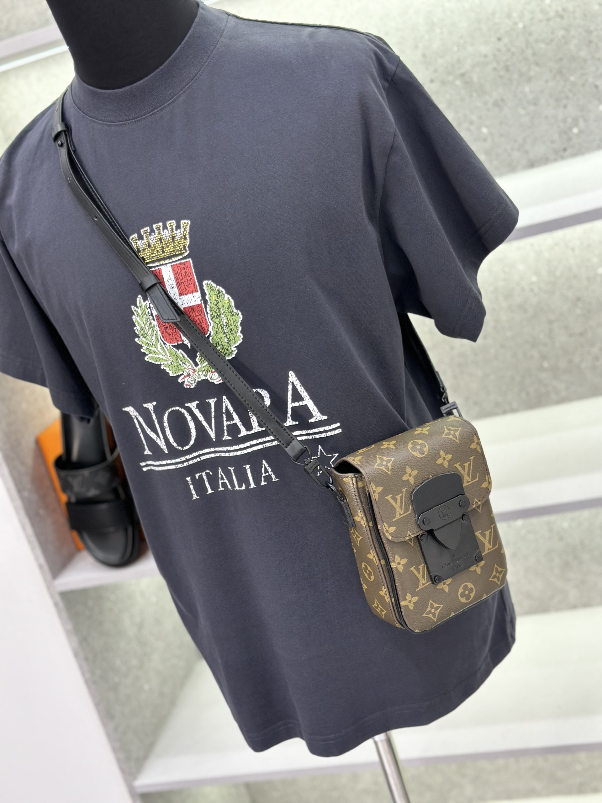 Áo phông T-shirt Balenciaga BB Xám họa tiết Novara Italia Like Auth on web VTN