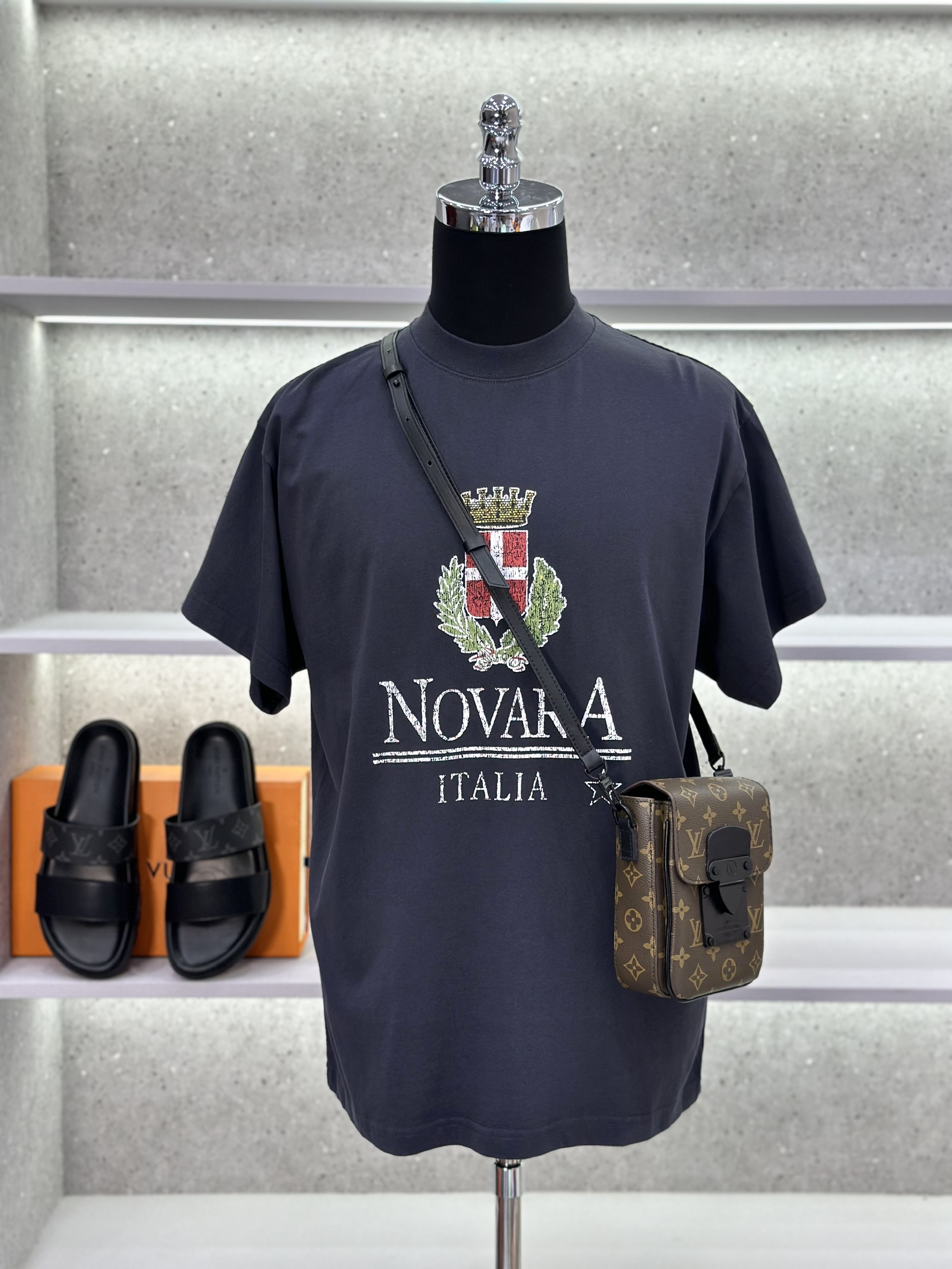Áo phông T-shirt Balenciaga BB Xám họa tiết Novara Italia Like Auth on web VTN