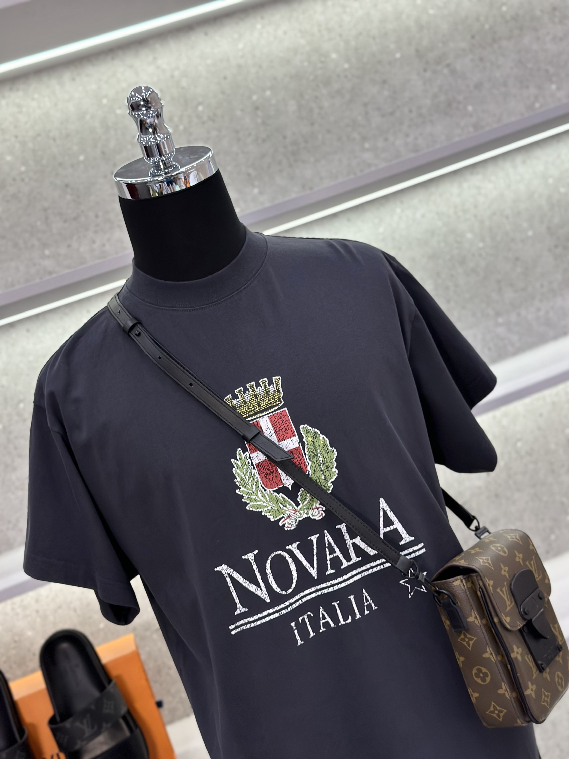 Áo phông T-shirt Balenciaga BB Xám họa tiết Novara Italia Like Auth on web VTN