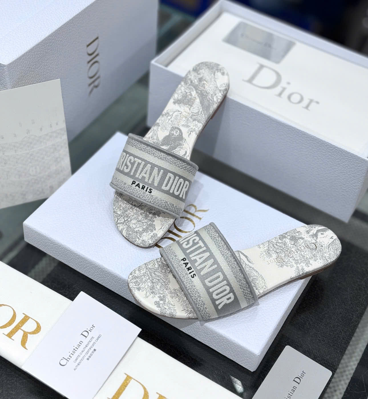 Dép lê quai ngang nữ Dior CD Trắng họa tiết logo Xám Like Auth on web fullbox bill thẻ DDT
