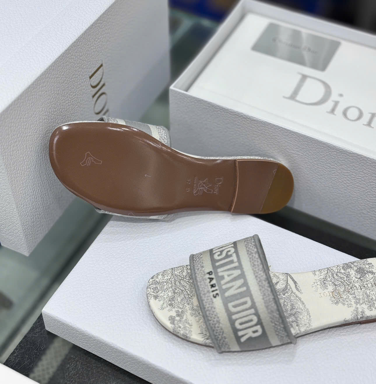 Dép lê quai ngang nữ Dior CD Trắng họa tiết logo Xám Like Auth on web fullbox bill thẻ DDT
