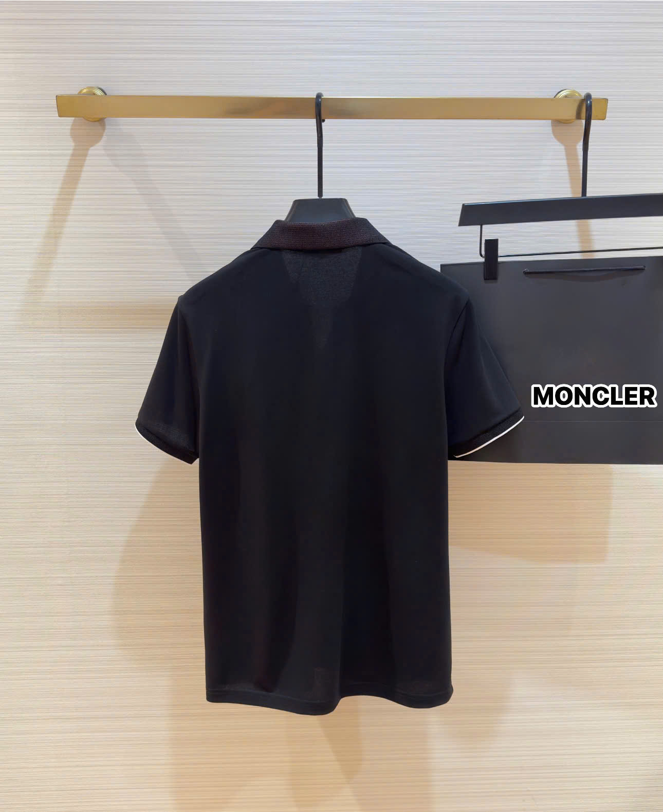Áo polo cổ khóa Moncler M logo thêu ngực kẻ sọc viền cổ tay Like Auth 1-1 on web DDT
