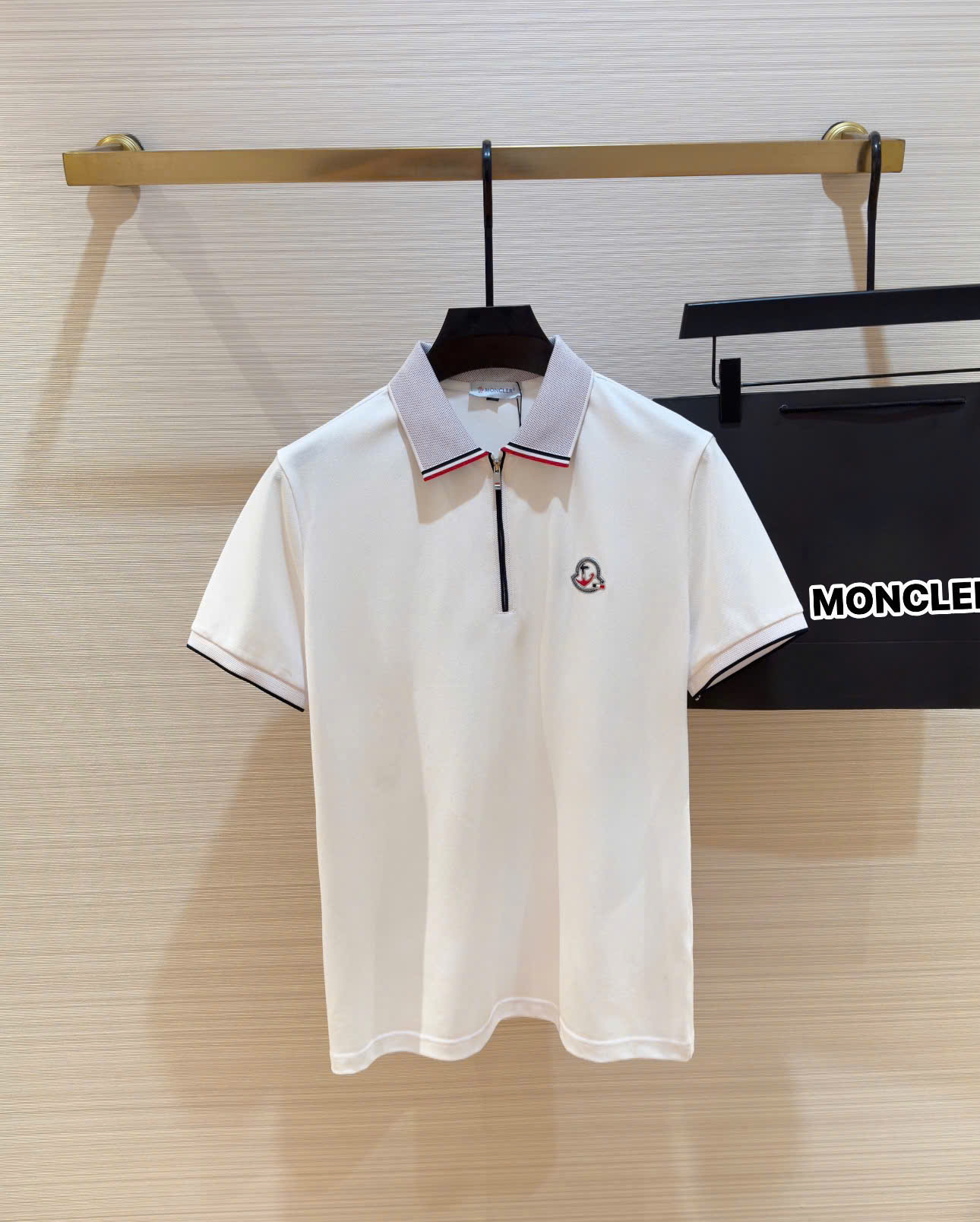 Áo polo cổ khóa Moncler M logo thêu ngực kẻ sọc viền cổ tay Like Auth 1-1 on web DDT