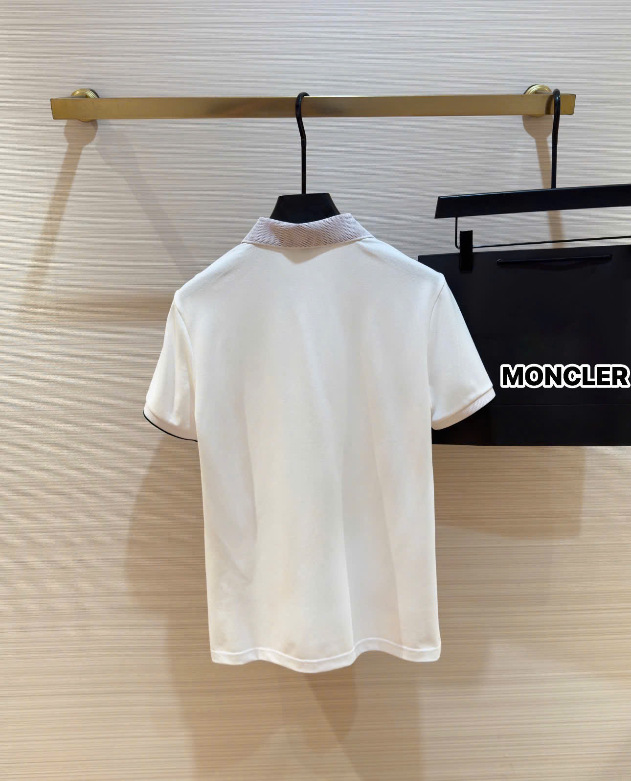 Áo polo cổ khóa Moncler M logo thêu ngực kẻ sọc viền cổ tay Like Auth 1-1 on web DDT