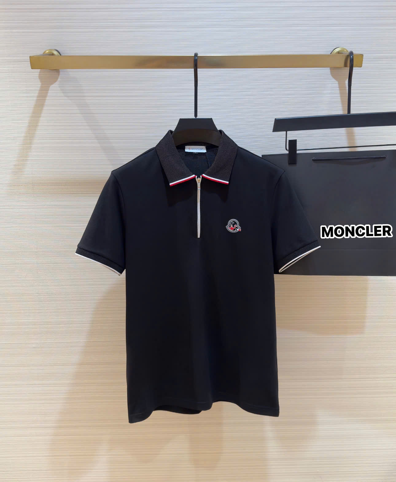 Áo polo cổ khóa Moncler M logo thêu ngực kẻ sọc viền cổ tay Like Auth 1-1 on web DDT