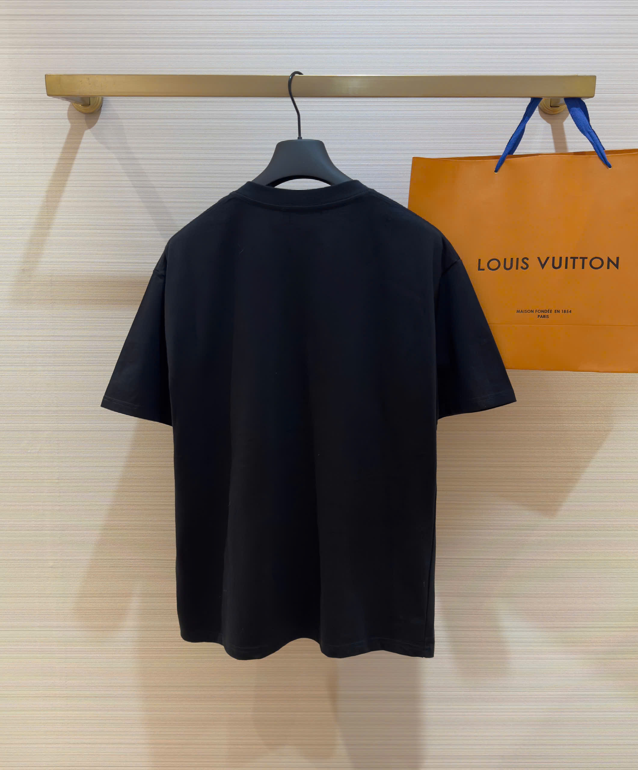 Áo phông T-shirt Miumiu logo chữ ngực Like Auth on web DDT