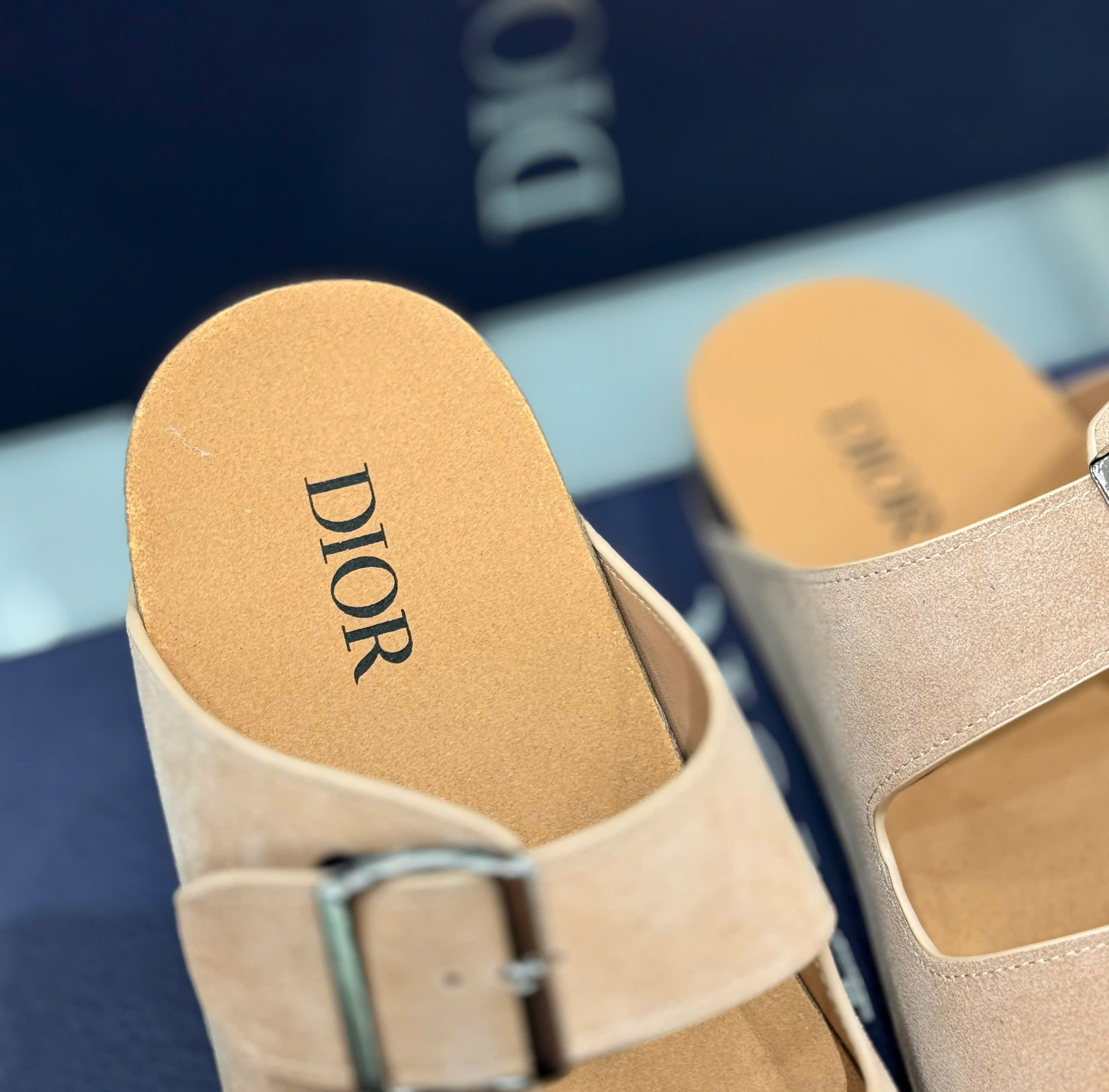 Dép lê quai ngang cài Dior CD Be da lộn Like Auth on web fullbox bill thẻ DDT