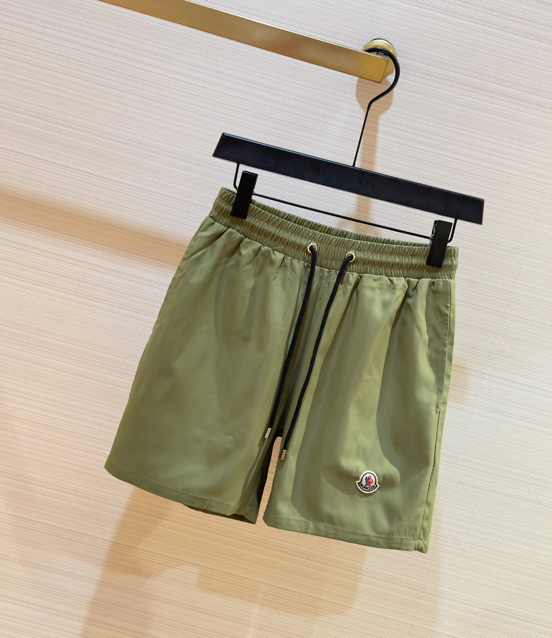 Quần short gió Moncler M Xanh lá trơn logo tròn thêu đùi Like Auth 1-1 on web DDT
