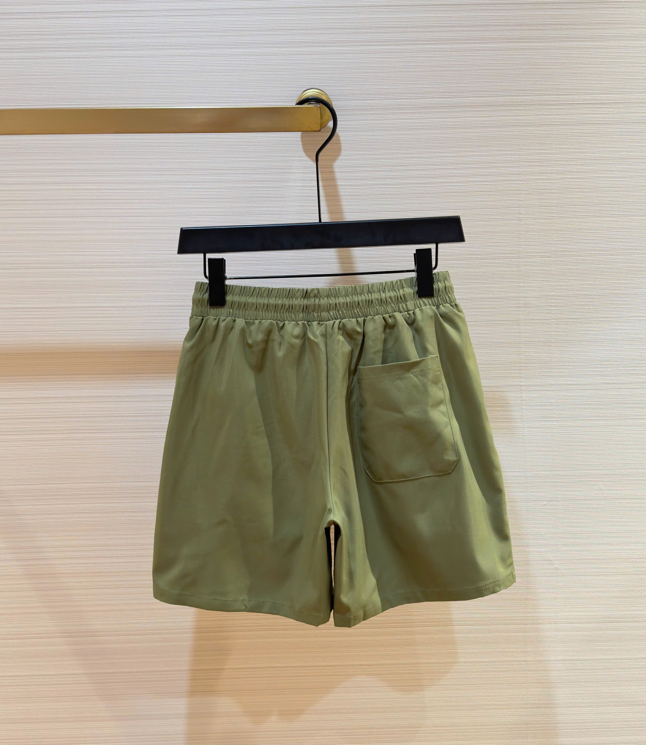 Quần short gió Moncler M Xanh lá trơn logo tròn thêu đùi Like Auth 1-1 on web DDT