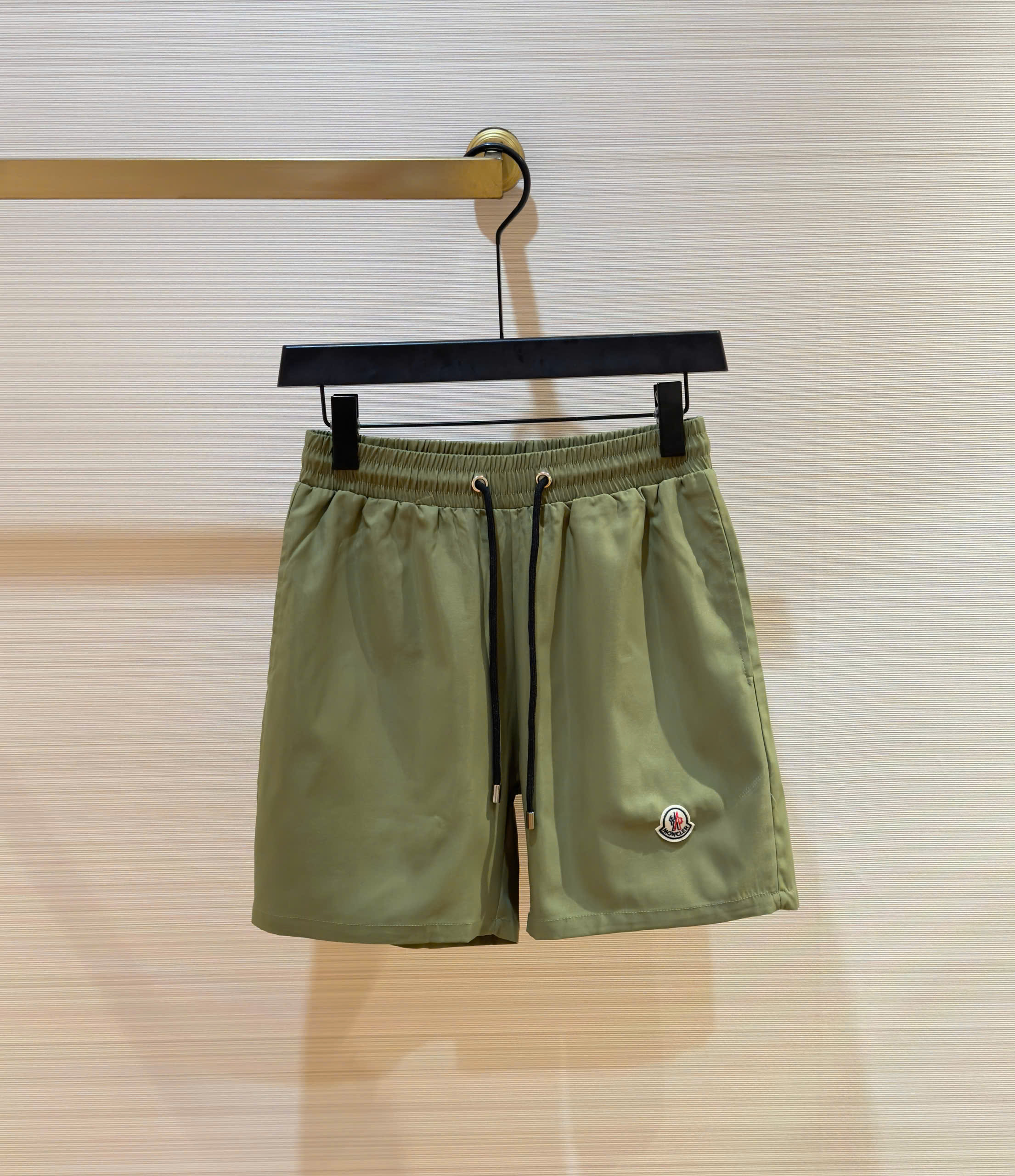 Quần short gió Moncler M Xanh lá trơn logo tròn thêu đùi Like Auth 1-1 on web DDT