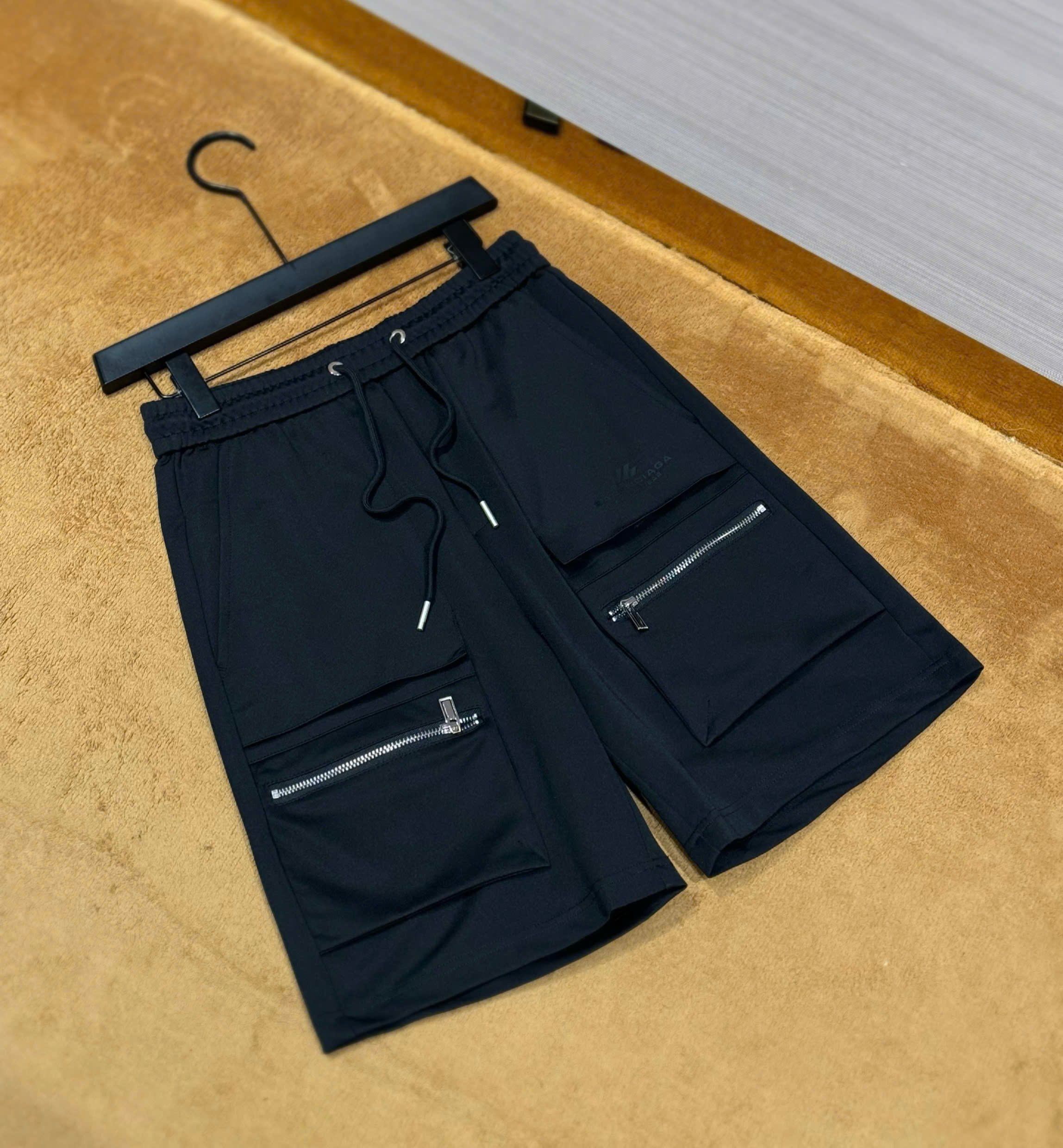 Quần short nỉ Balenciaga BB Đen túi hộp khóa zip ngang đùi Like Auth 1-1 on web DDT