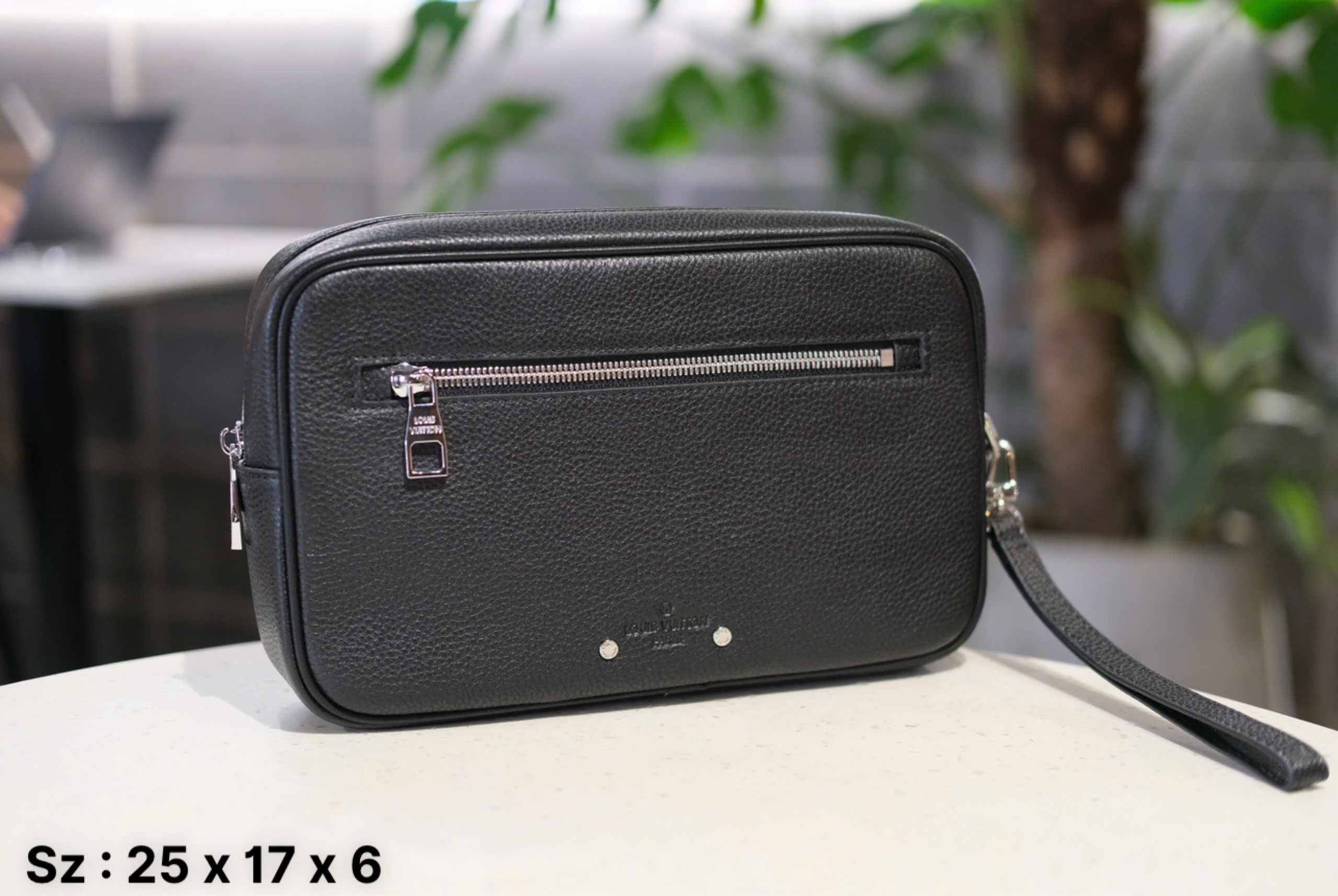 Túi Clutch cầm tay Louis Vuitton LV Đen trơn size 25x17x6cm Like Auth Fullbox phụ kiện DDT