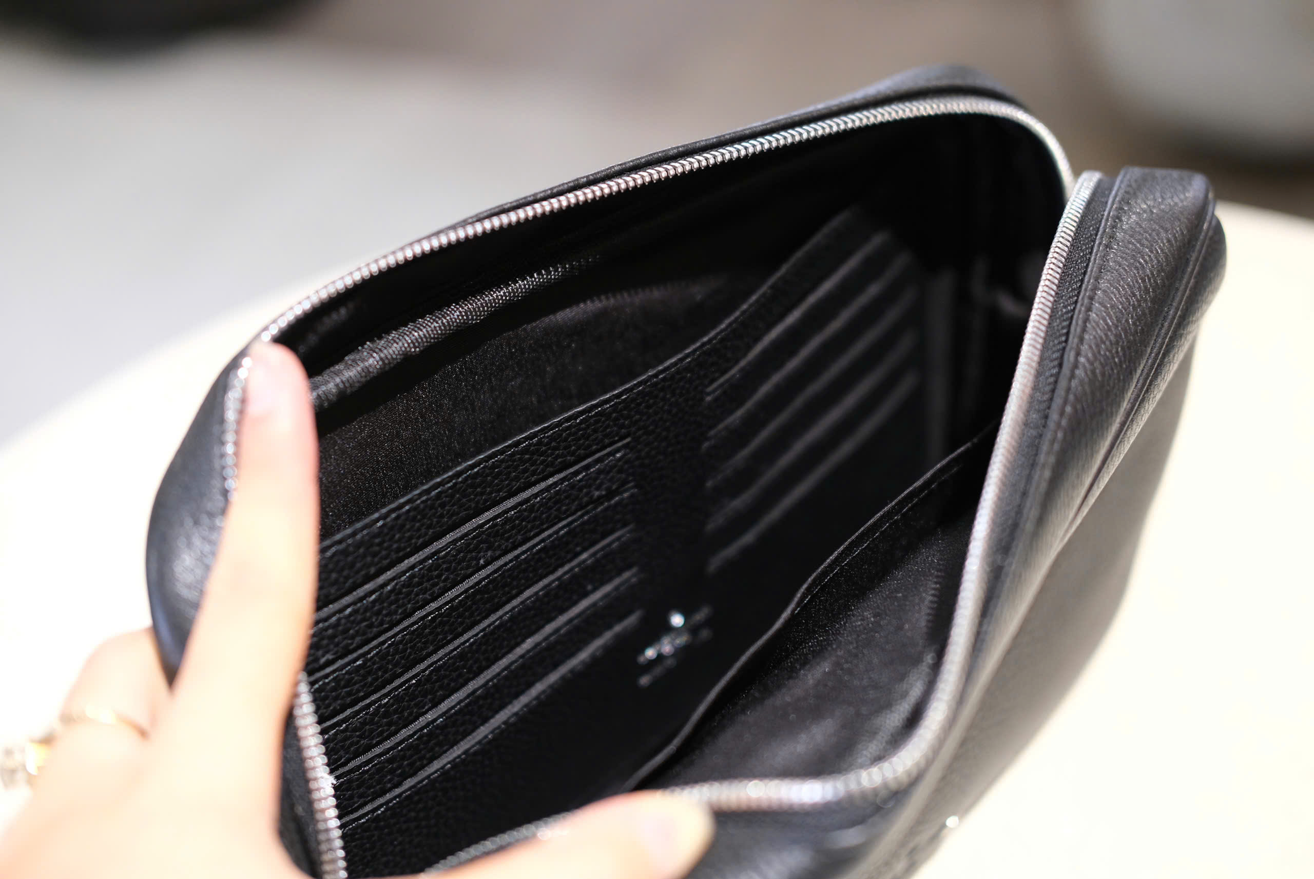 Túi Clutch cầm tay Louis Vuitton LV Đen trơn size 25x17x6cm Like Auth Fullbox phụ kiện DDT