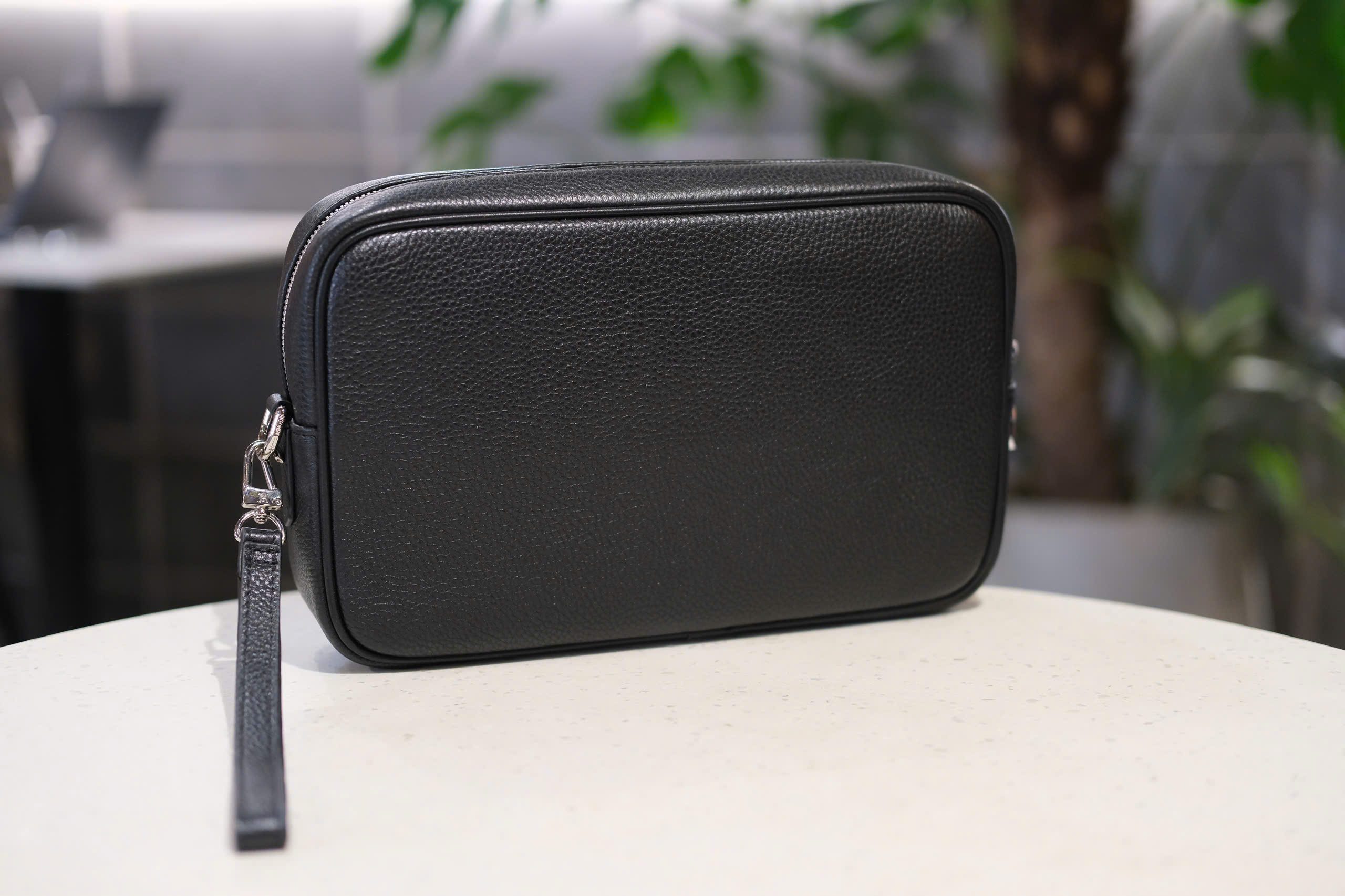 Túi Clutch cầm tay Louis Vuitton LV Đen trơn size 25x17x6cm Like Auth Fullbox phụ kiện DDT