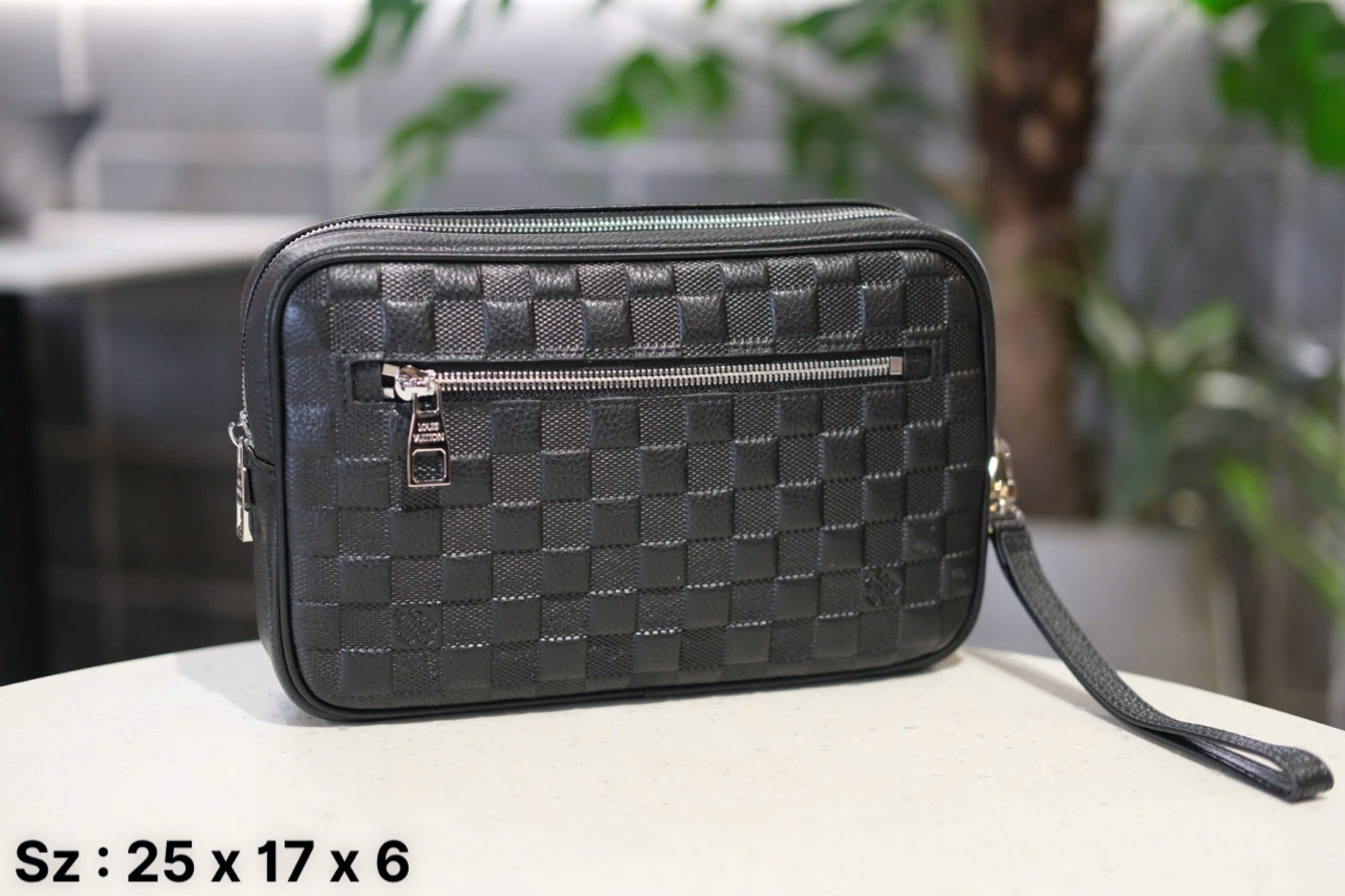 Túi Clutch cầm tay Louis Vuitton LV Đen họa tiết caro dập chìm size 25x17x6cm Like Auth Fullbox phụ kiện DDT