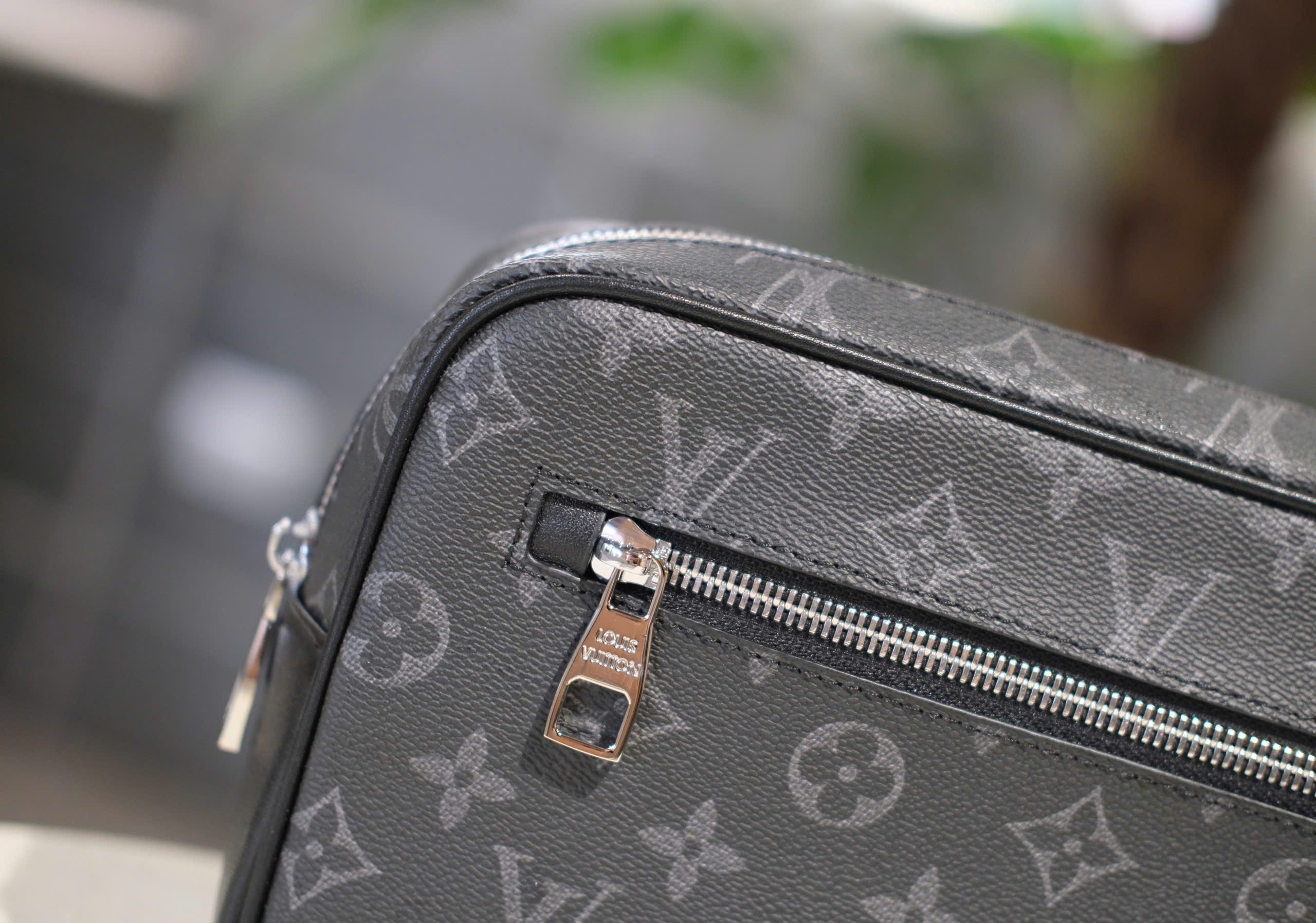 Túi Clutch cầm tay Louis Vuitton LV Đen họa tiết hoa vân size 25x17x6cm Like Auth Fullbox phụ kiện DDT