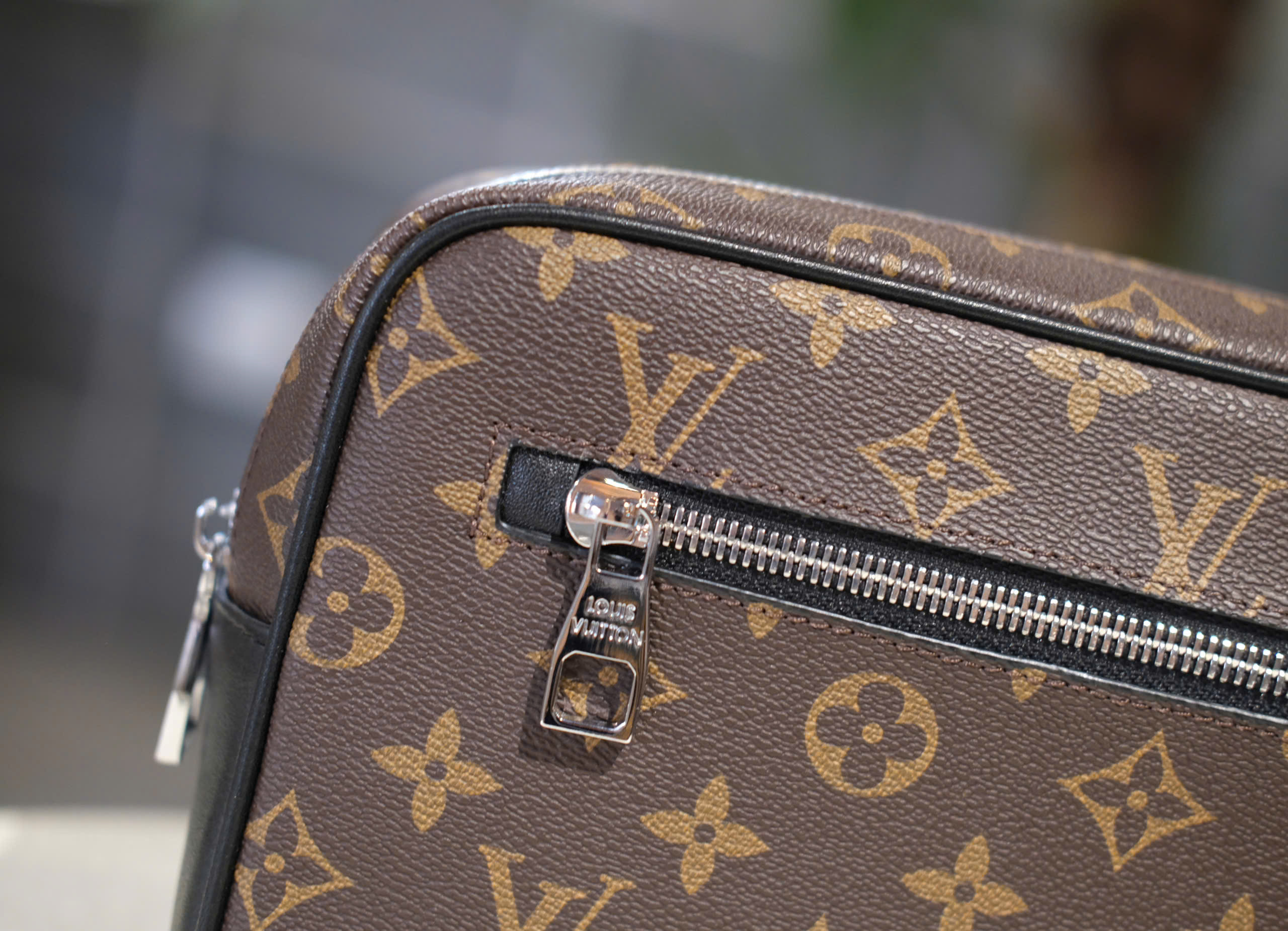 Túi Clutch cầm tay Louis Vuitton LV Nâu họa tiết hoa vân size 25x17x6cm Like Auth Fullbox phụ kiện DDT
