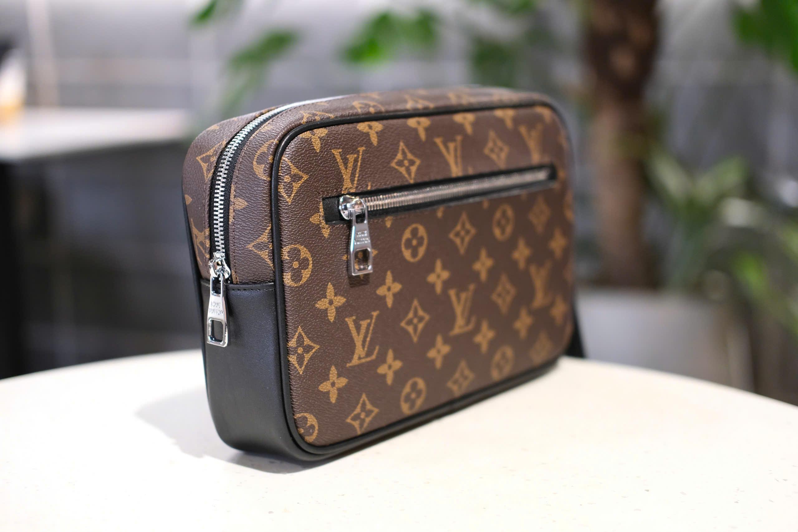 Túi Clutch cầm tay Louis Vuitton LV Nâu họa tiết hoa vân size 25x17x6cm Like Auth Fullbox phụ kiện DDT