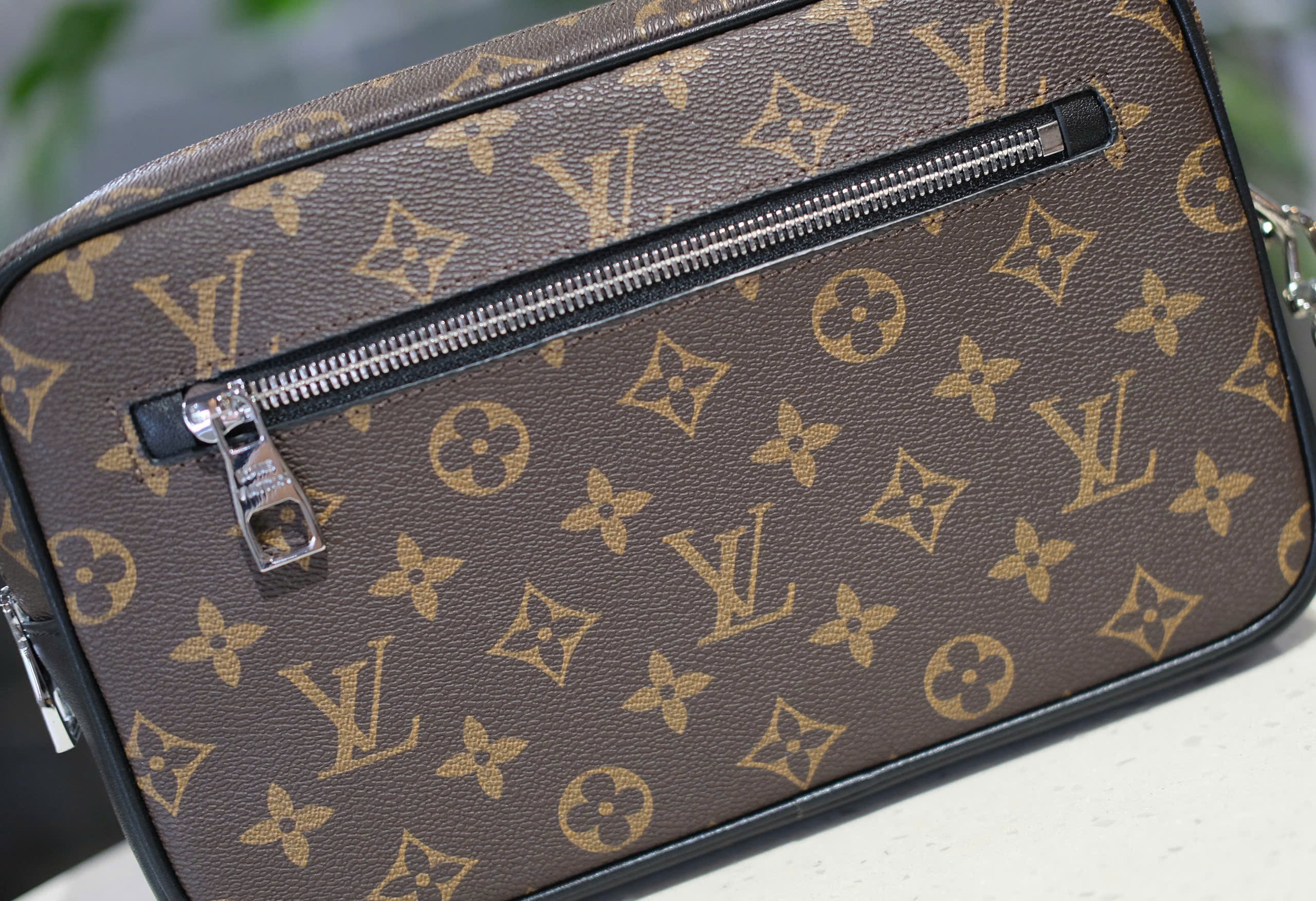 Túi Clutch cầm tay Louis Vuitton LV Nâu họa tiết hoa vân size 25x17x6cm Like Auth Fullbox phụ kiện DDT