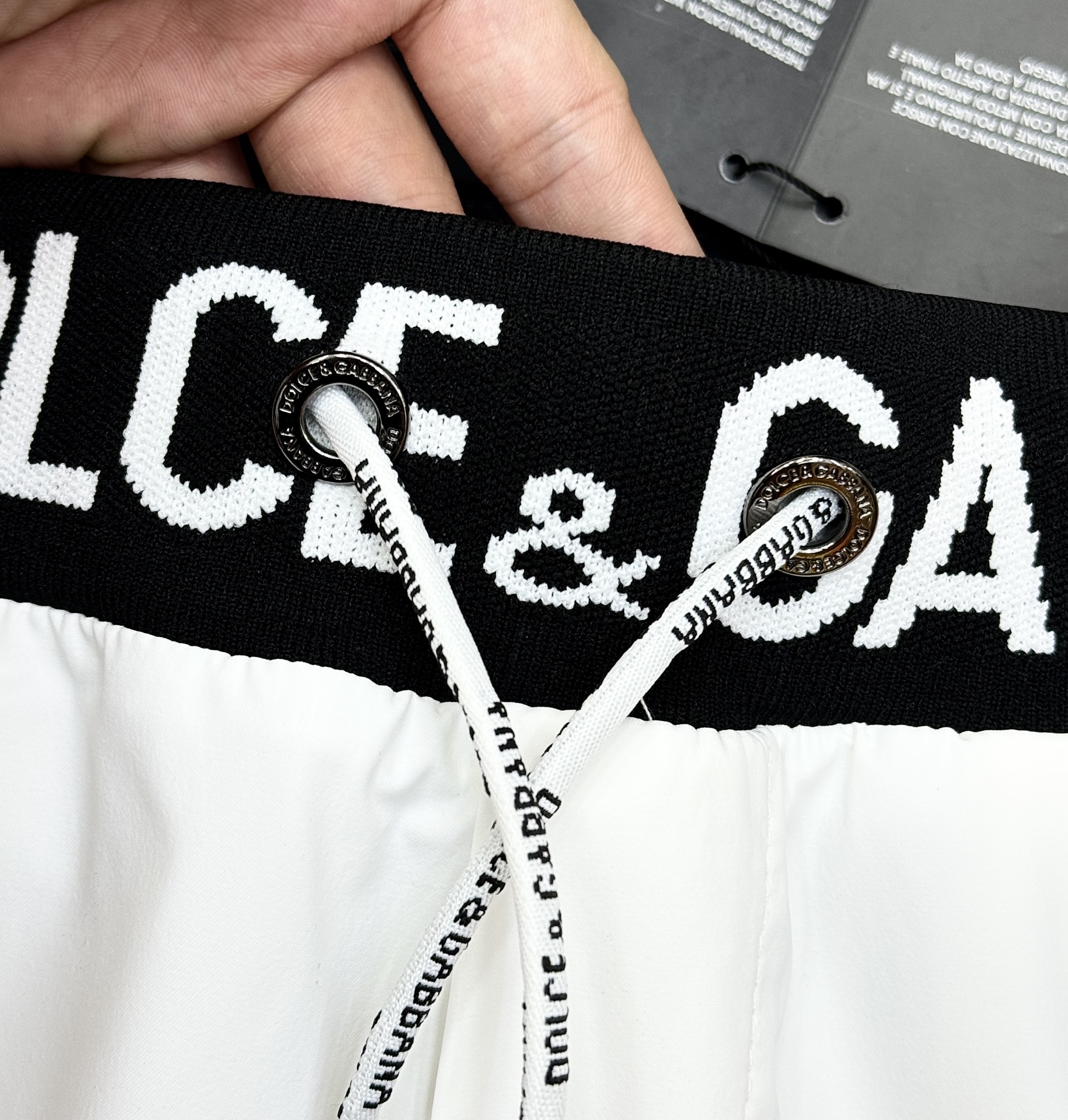Quần short gió Dolce Gabbana DG logo chữ cạp Like Auth 1-1 on web CD
