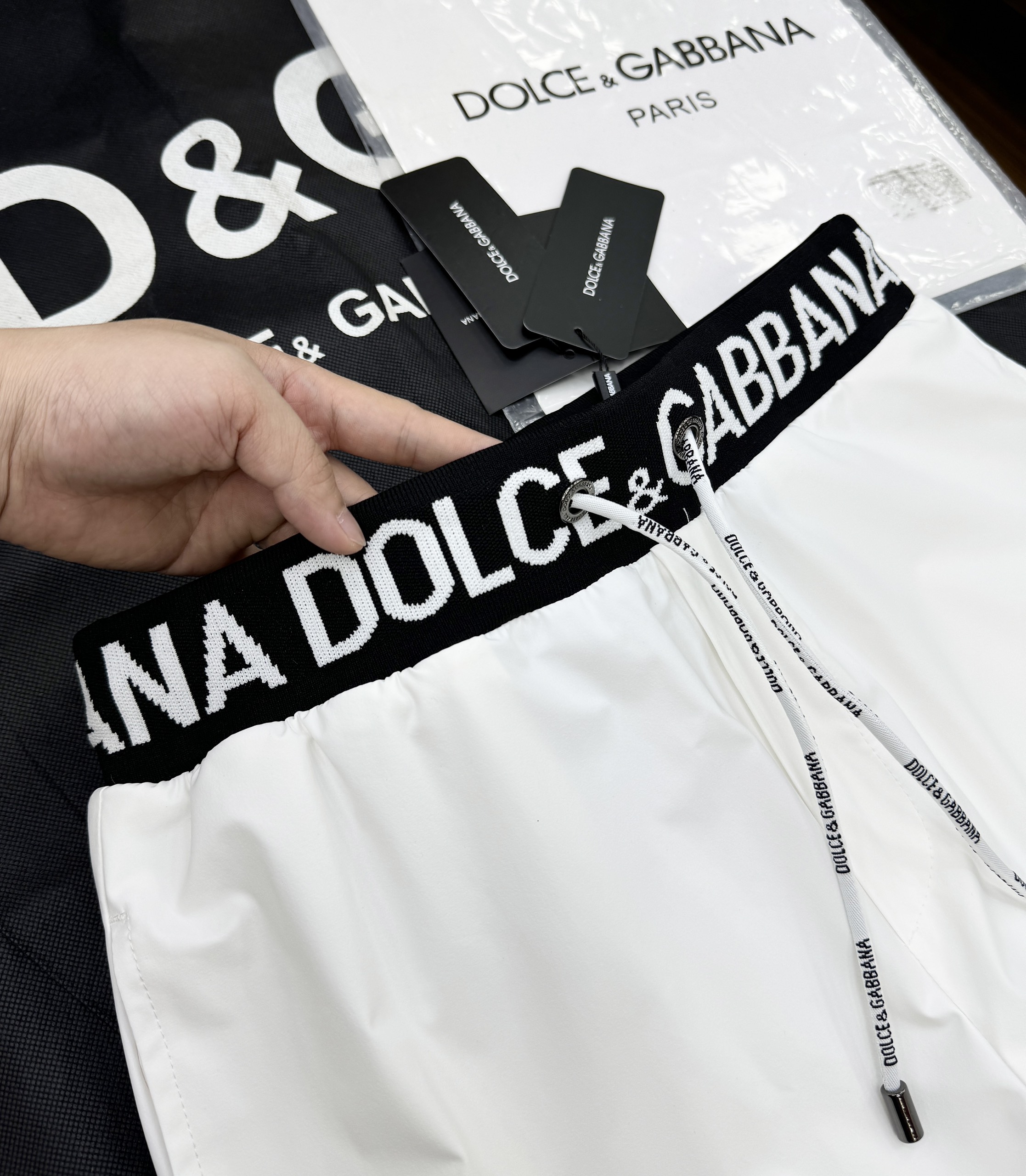 Quần short gió Dolce Gabbana DG logo chữ cạp Like Auth 1-1 on web CD