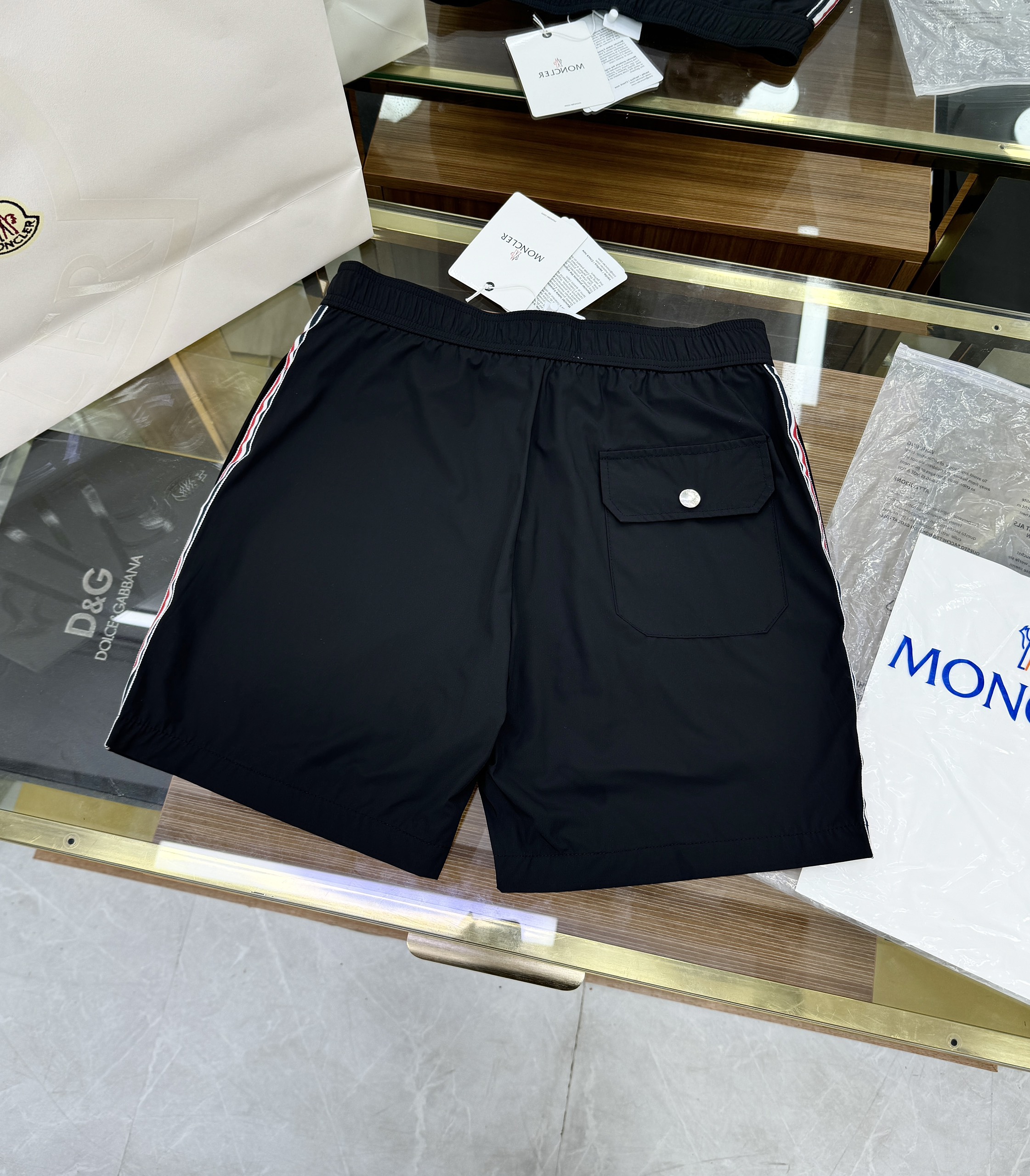Quần short gió Moncler M logo thêu đùi kẻ ọc màu sườn Like Auth 1-1 on web CD
