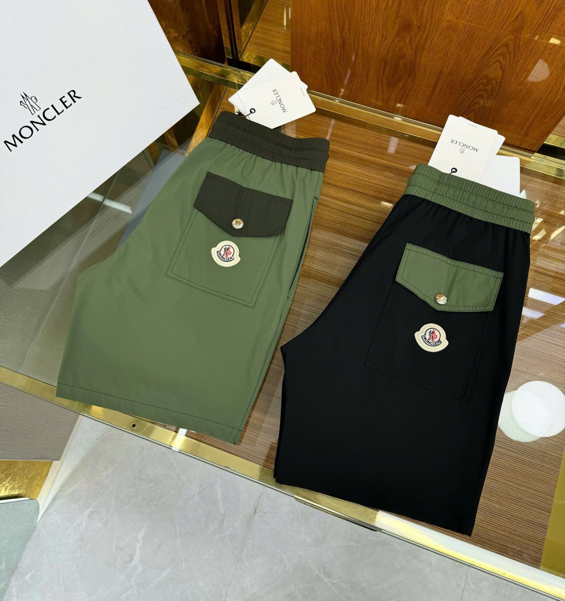Quần short gió Moncler M logo tròn đùi phối cạp Like Auth 1-1 on web CD