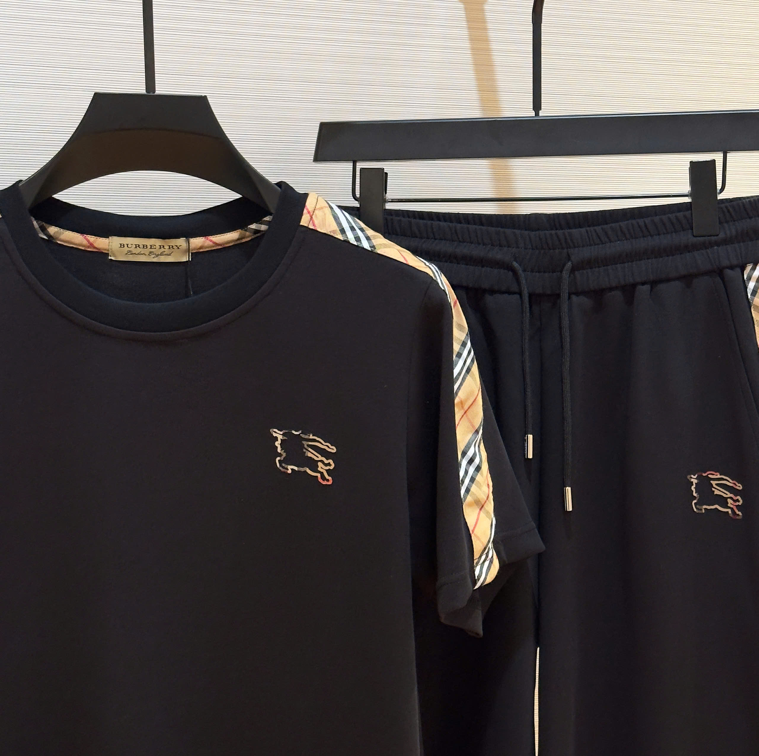 Bộ, Set hè nỉ Burberry BBR Đen kẻ sọc Nâu viền logo ngựa Like Auth on web DDT