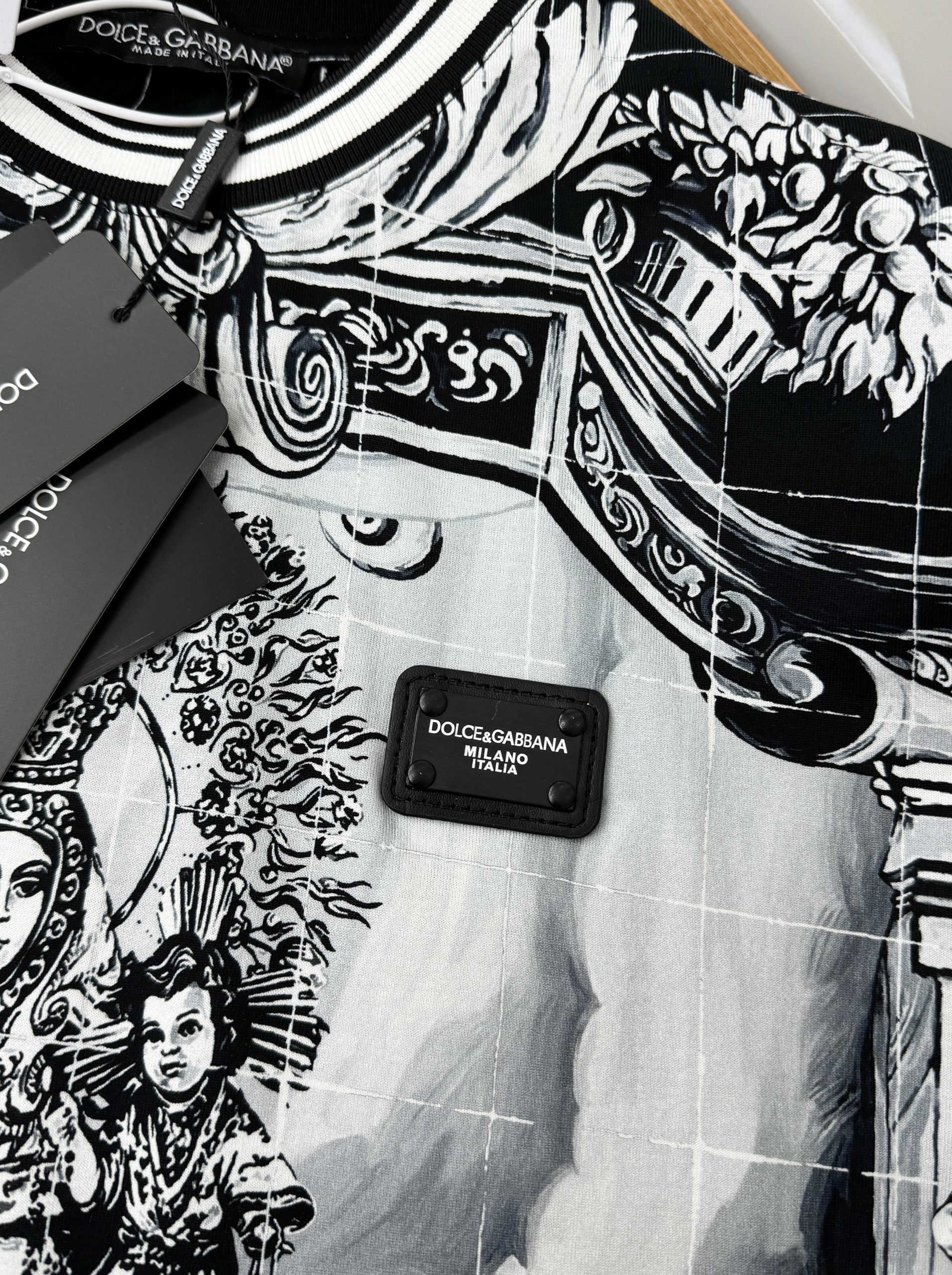 Áo phông T-shirt Dolce Gabbana DG họa tiết tượng nữ thần Like Auth on web CD