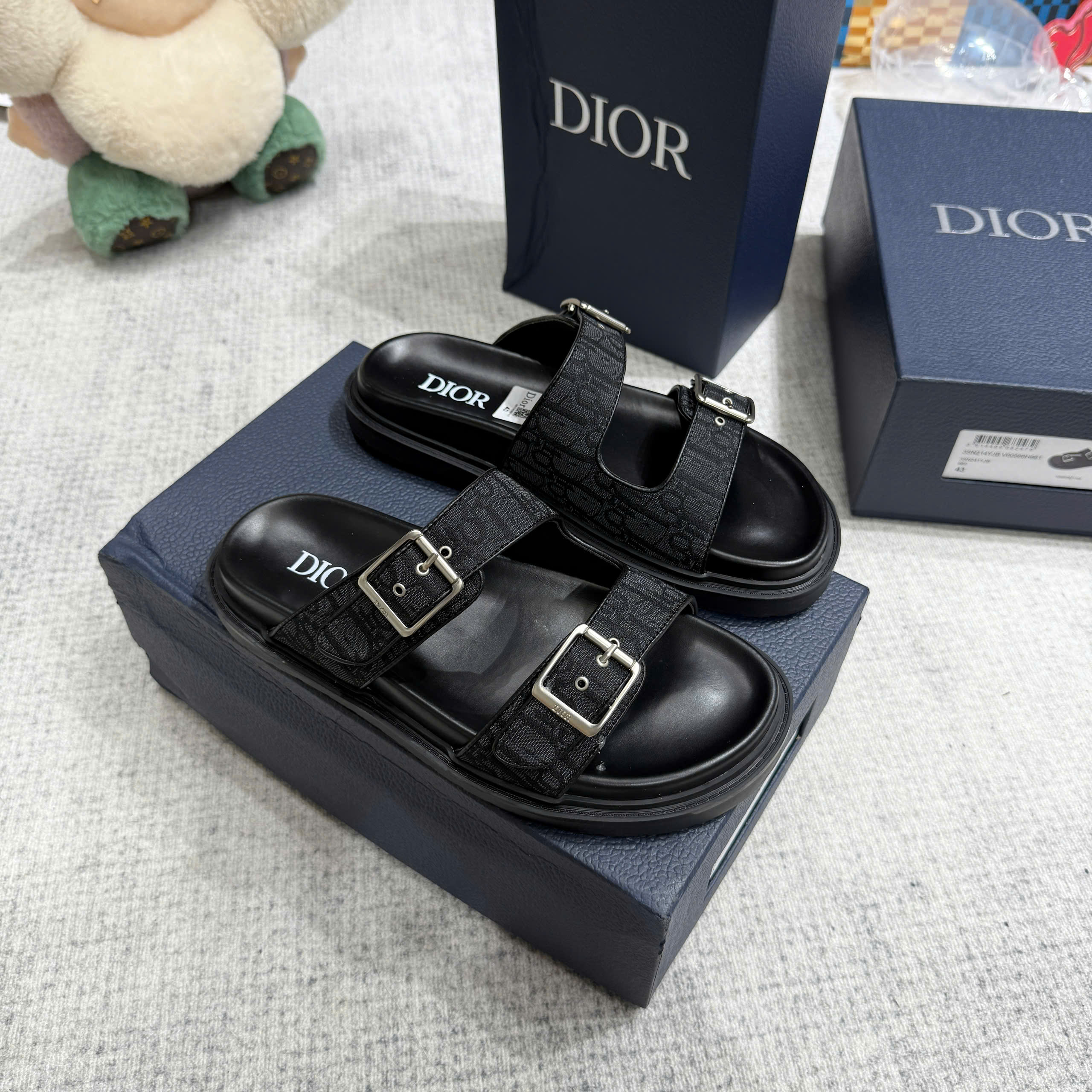 Dép lê quai ngang cài Dior CD họa tiết Like Auth on web fullbox bill thẻ PLD
